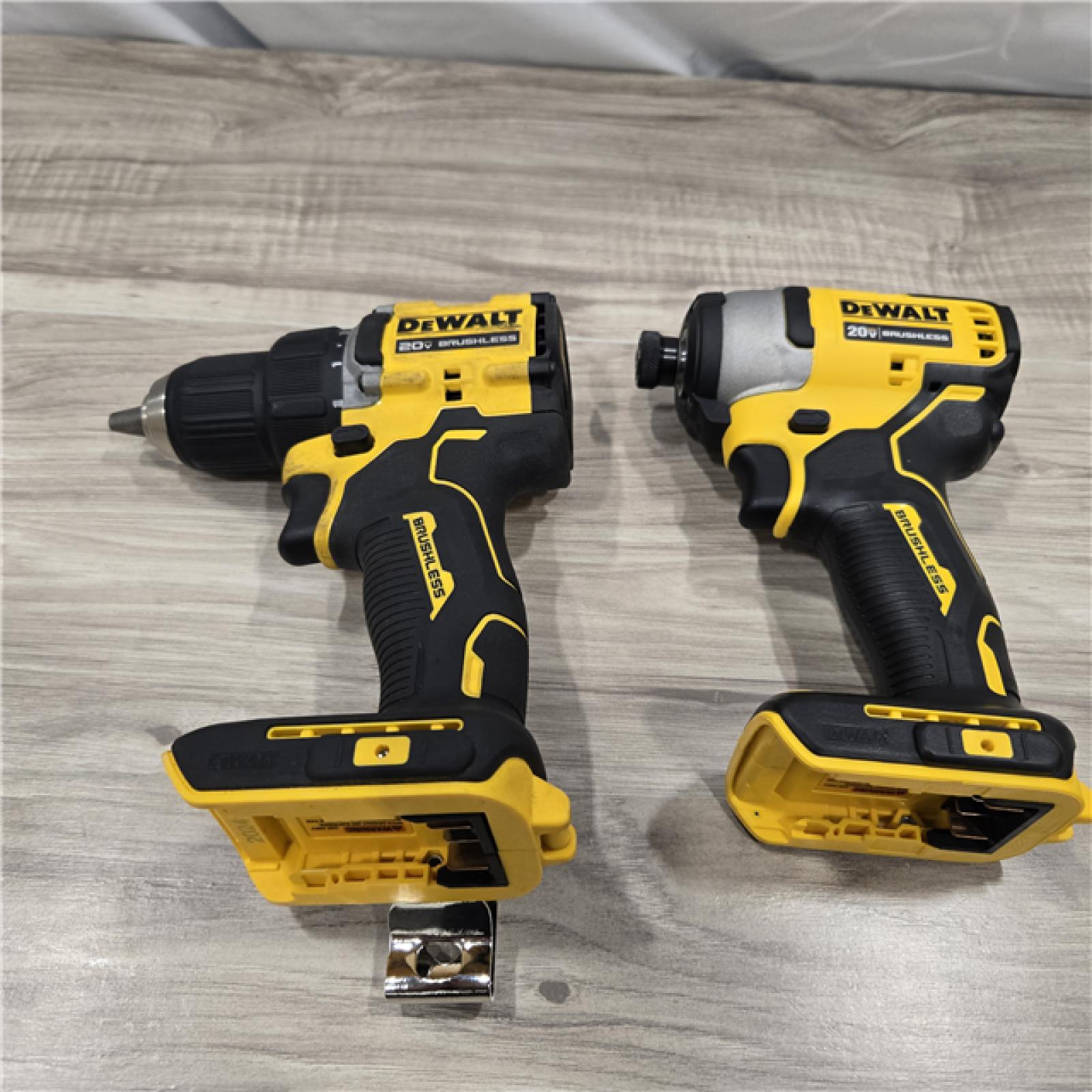 LIKE NEW! - Dewalt 20V MAX ATOMIC Compact Cordless Drill Driver and Impact Driver Combo Kit