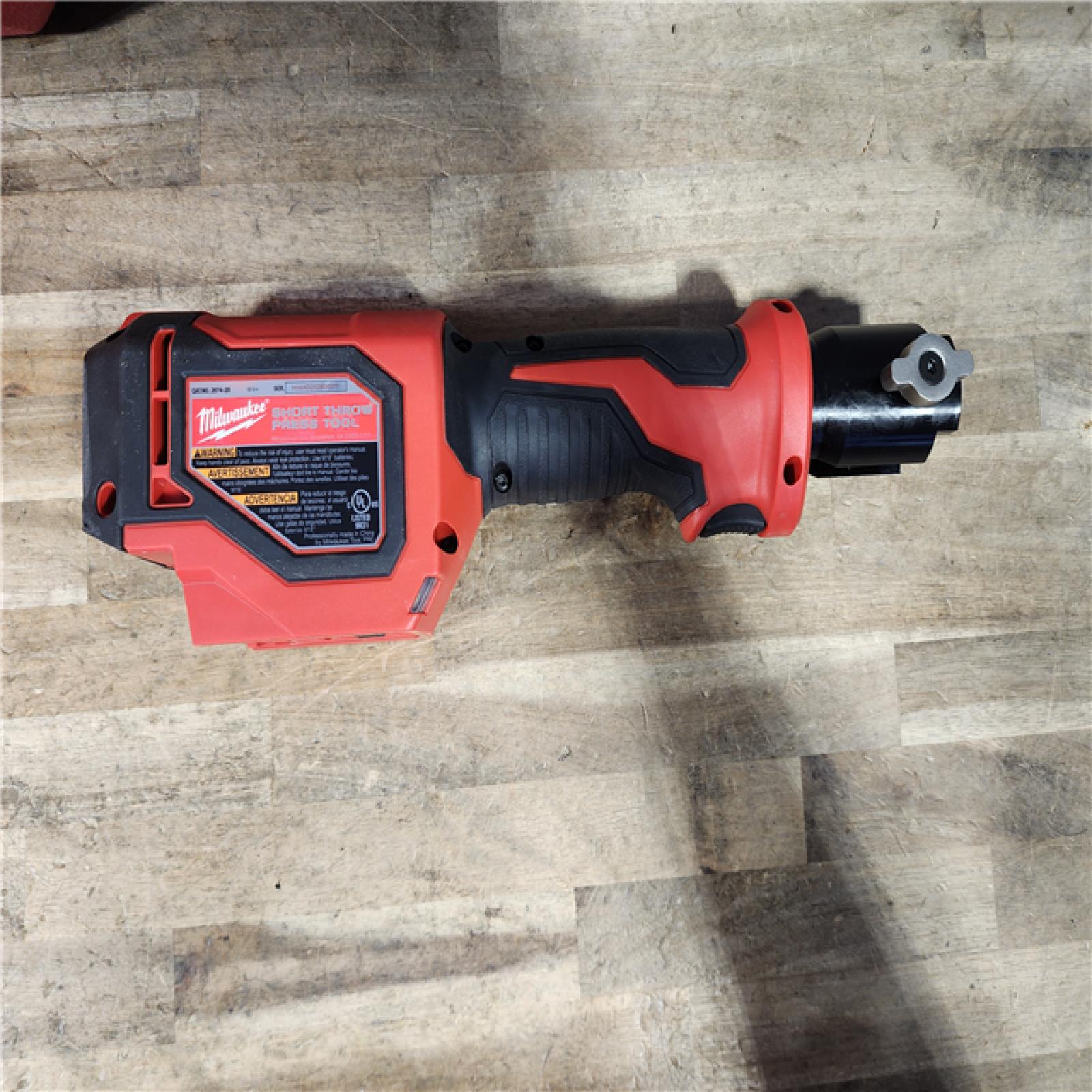 HOUSTON LOCATION - AS-IS Milwaukee 18V Lithium-Ion Cordless Short Throw Press Tool Kit