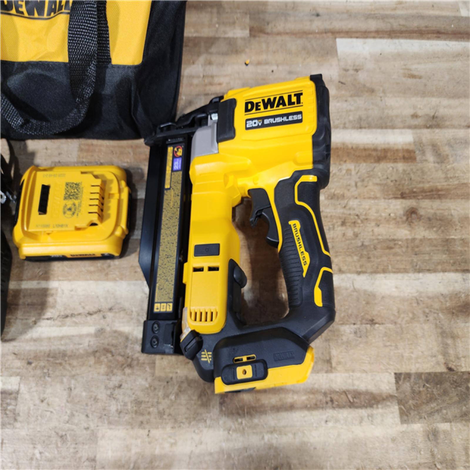 HOUSTON LOCATION - AS - IS DEWALT ATOMIC 20V MAX Lithium Ion Cordless 23 Gauge Pin Nailer Kit