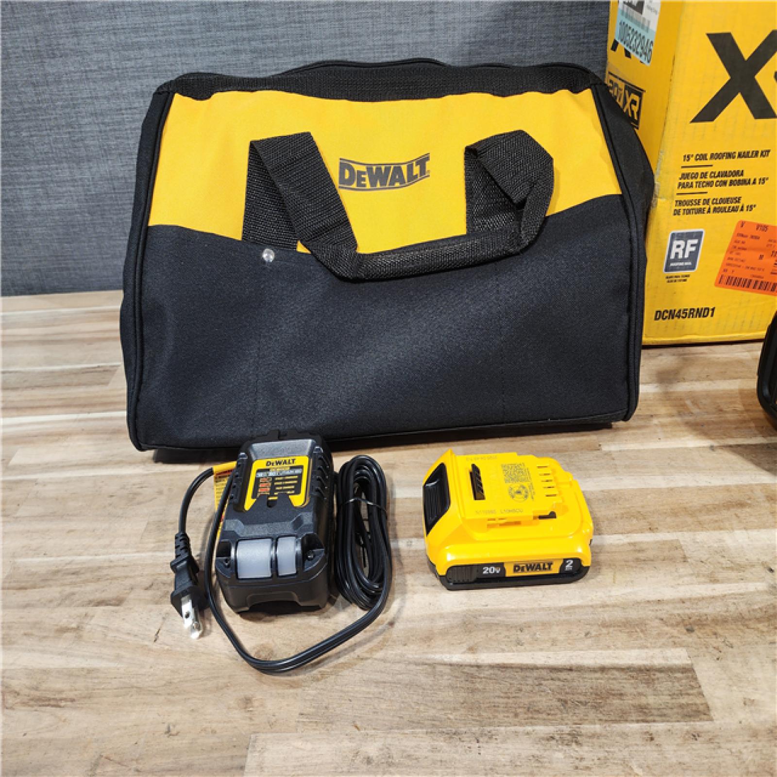 HOUSTON LOCATION - AS-IS (APPEARS LIKE NEW) DEWALT 20V MAX Lithium-Ion 15-Degree Electric Cordless Roofing Nailer Kit