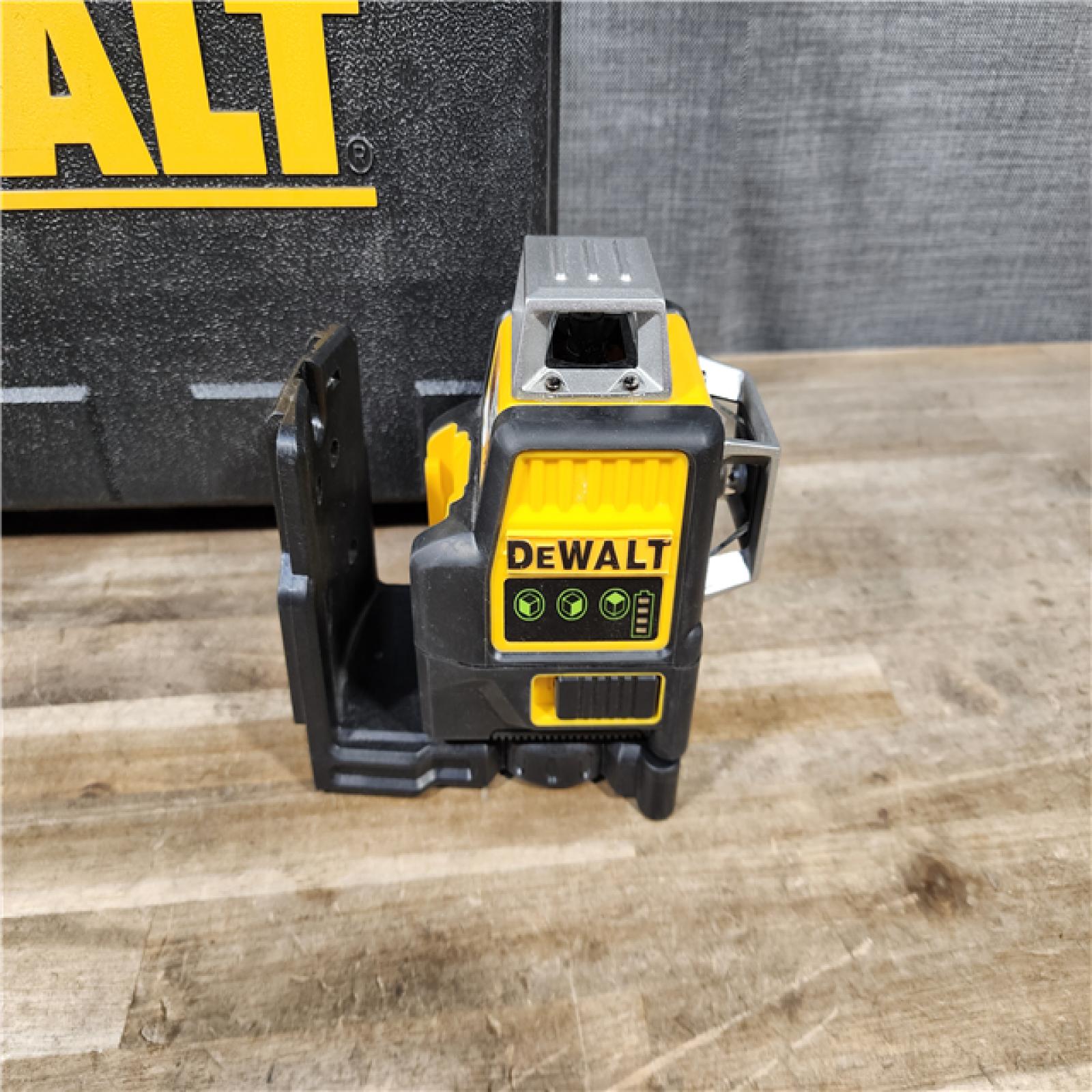 HOUSTON LOCATION - AS-IS DeWalt 12V MAX Lithium-Ion 100 Ft. Green Self-Leveling 3-Beam 360 Degree Laser Level with 2.0Ah Battery  Charger and Case