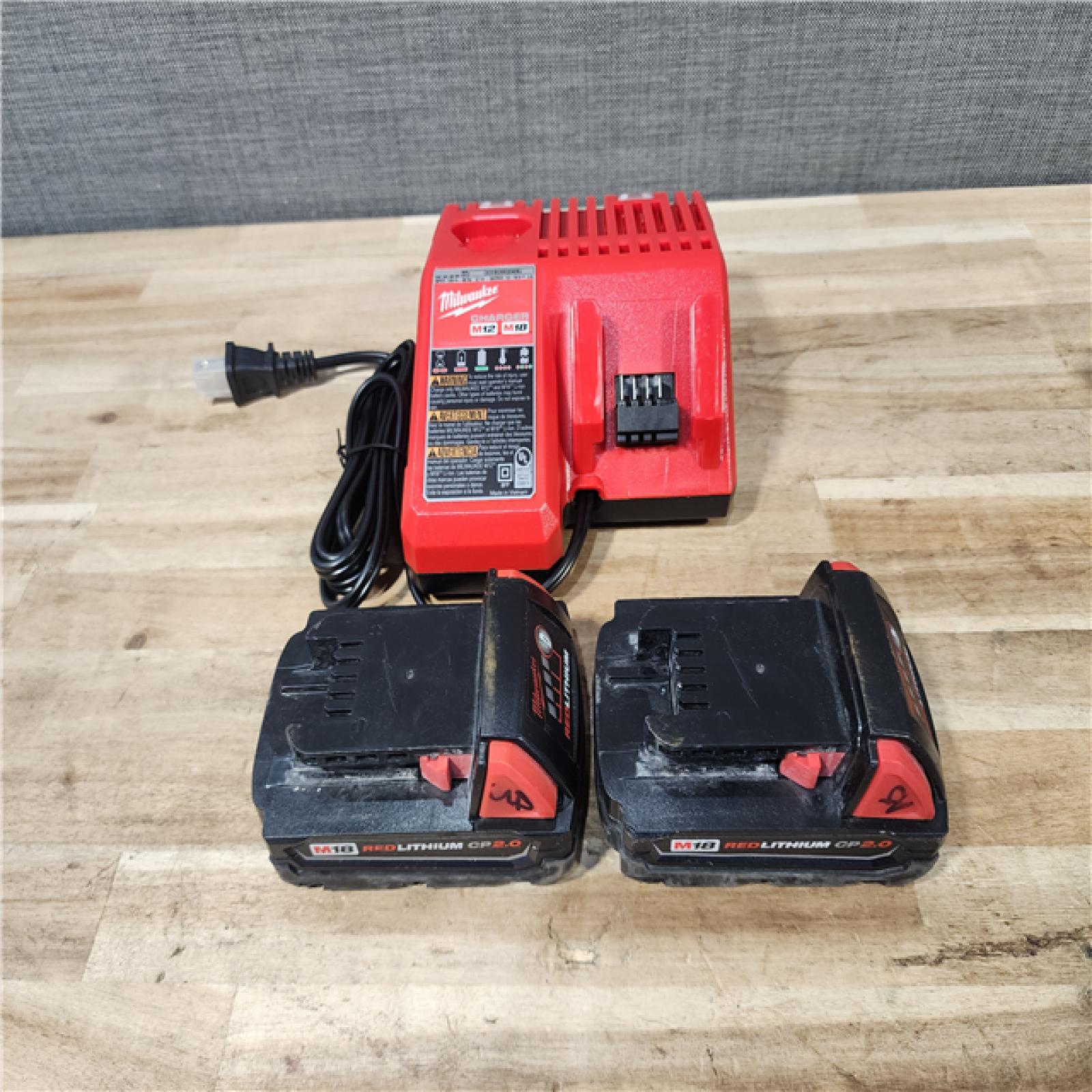 HOUSTON LOCATION - AS-IS MILWAUKEE 2 TOOL COMBO KIT W/ (2) BATTERY & CHARGER