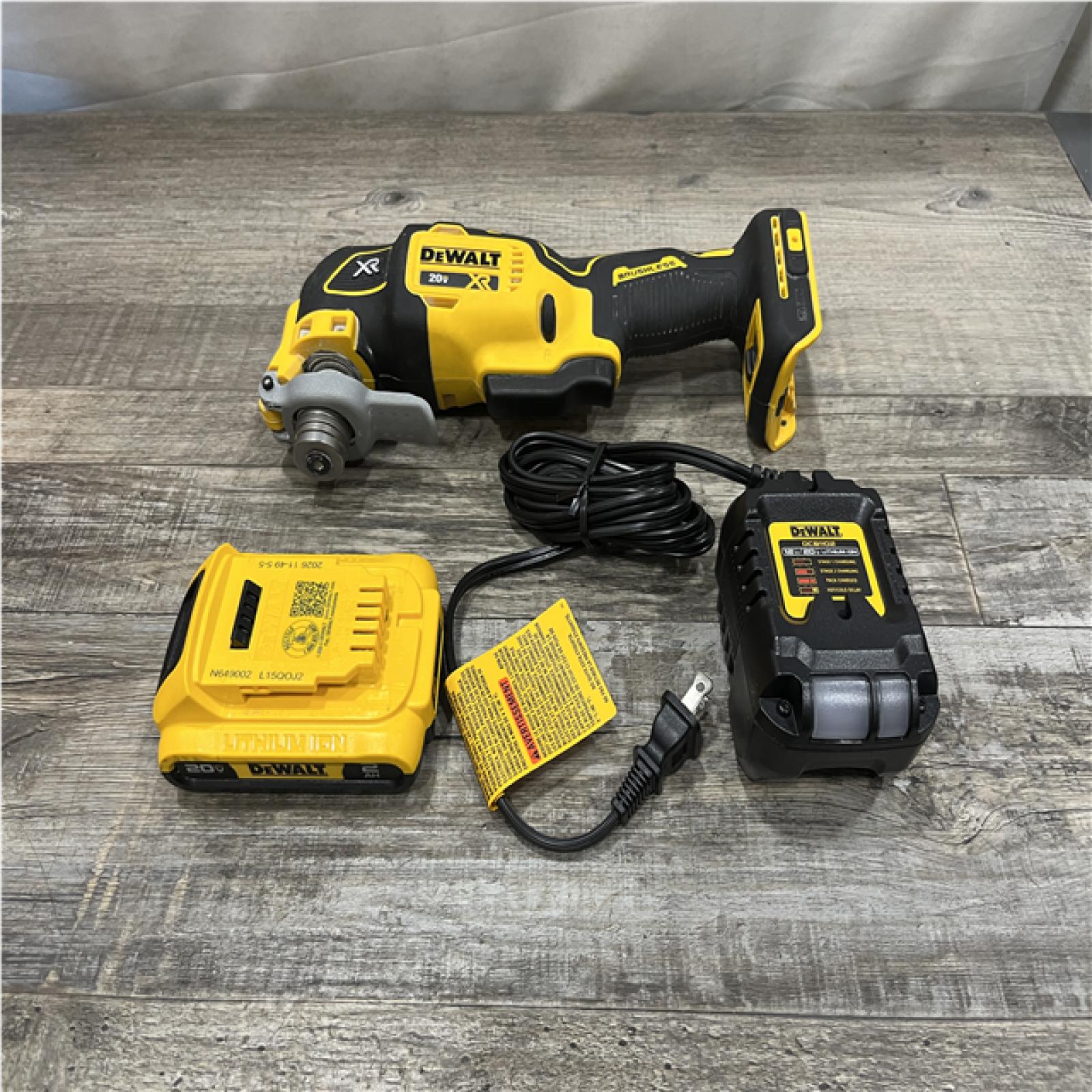 AS-IS DEWALT 20V MAX XR Cordless Brushless 3-Speed Oscillating Multi Tool Kit