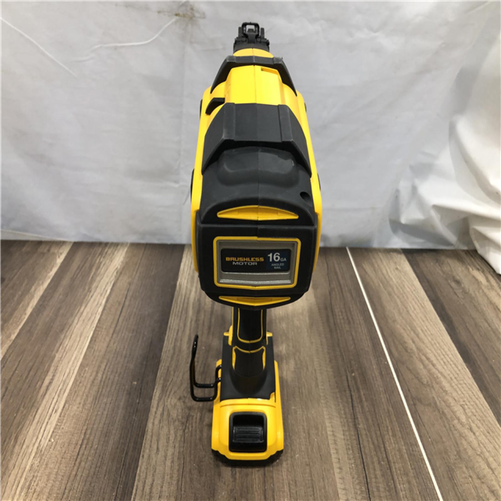 AS-IS DEWALT 20V MAX XR 16-Gauge Electric Cordless Angled Finishing Nailer Kit