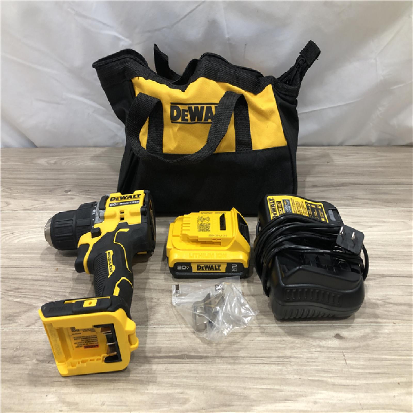 AS-IS DEWALT ATOMIC COMPACT SERIES 20V MAX* Cordless 1/2 Drill/Driver Kit