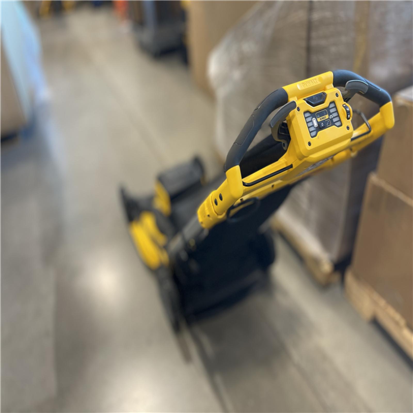 AS-IS - DeWalt 2x20V MAX 21 in. Cordless Battery Powered Self Propelled Lawn Mower Kit