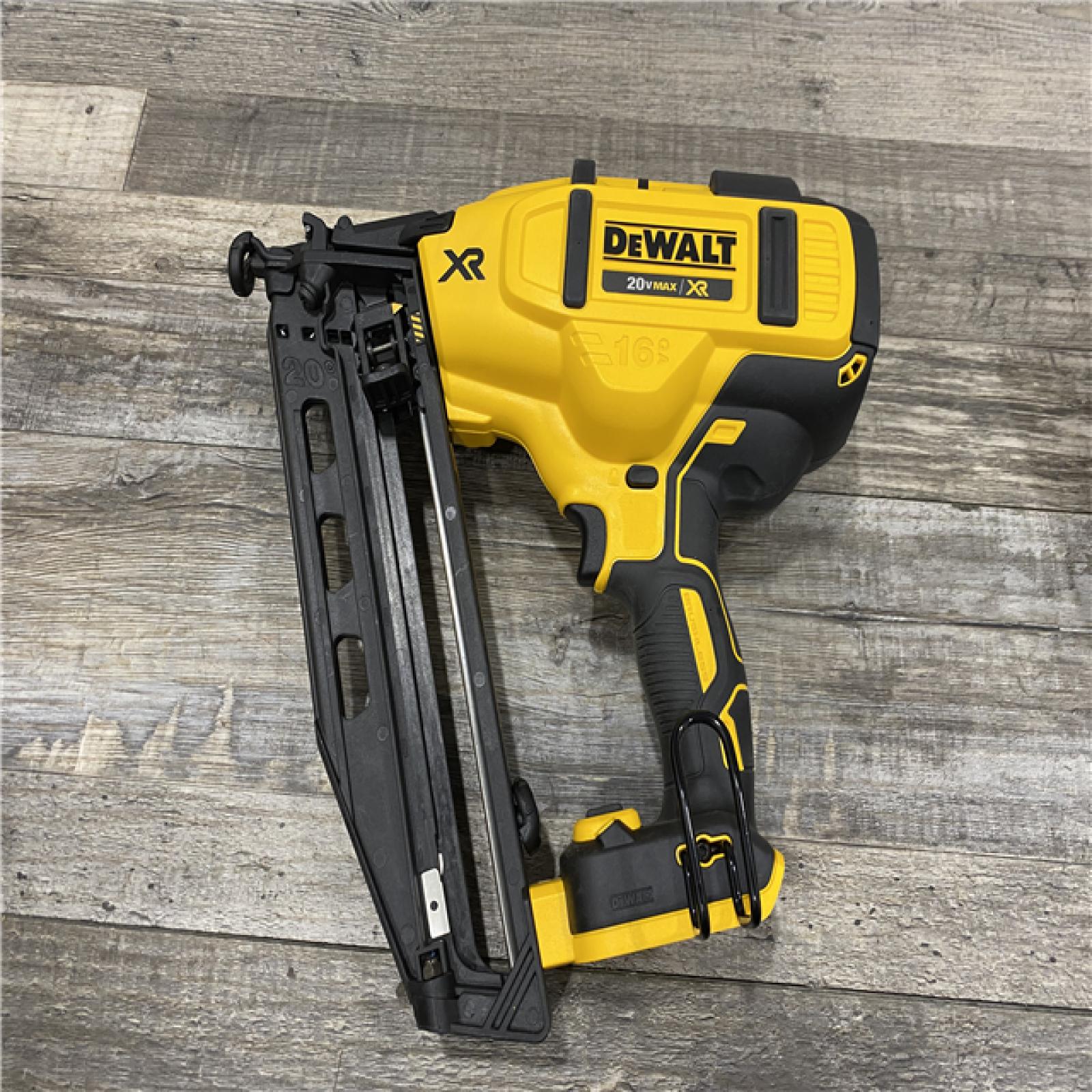 AS-IS DEWALT 20V MAX XR 16-Gauge Electric Cordless Angled Finishing Nailer Kit