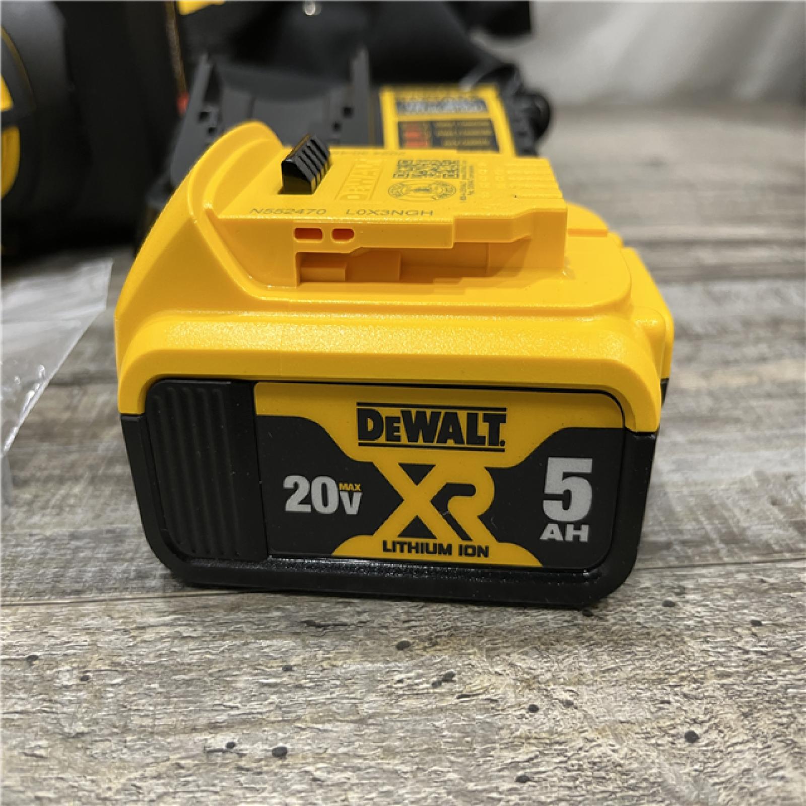 AS-IS DEWALT 20-Volt 30° Cordless Framing Nailer Kit