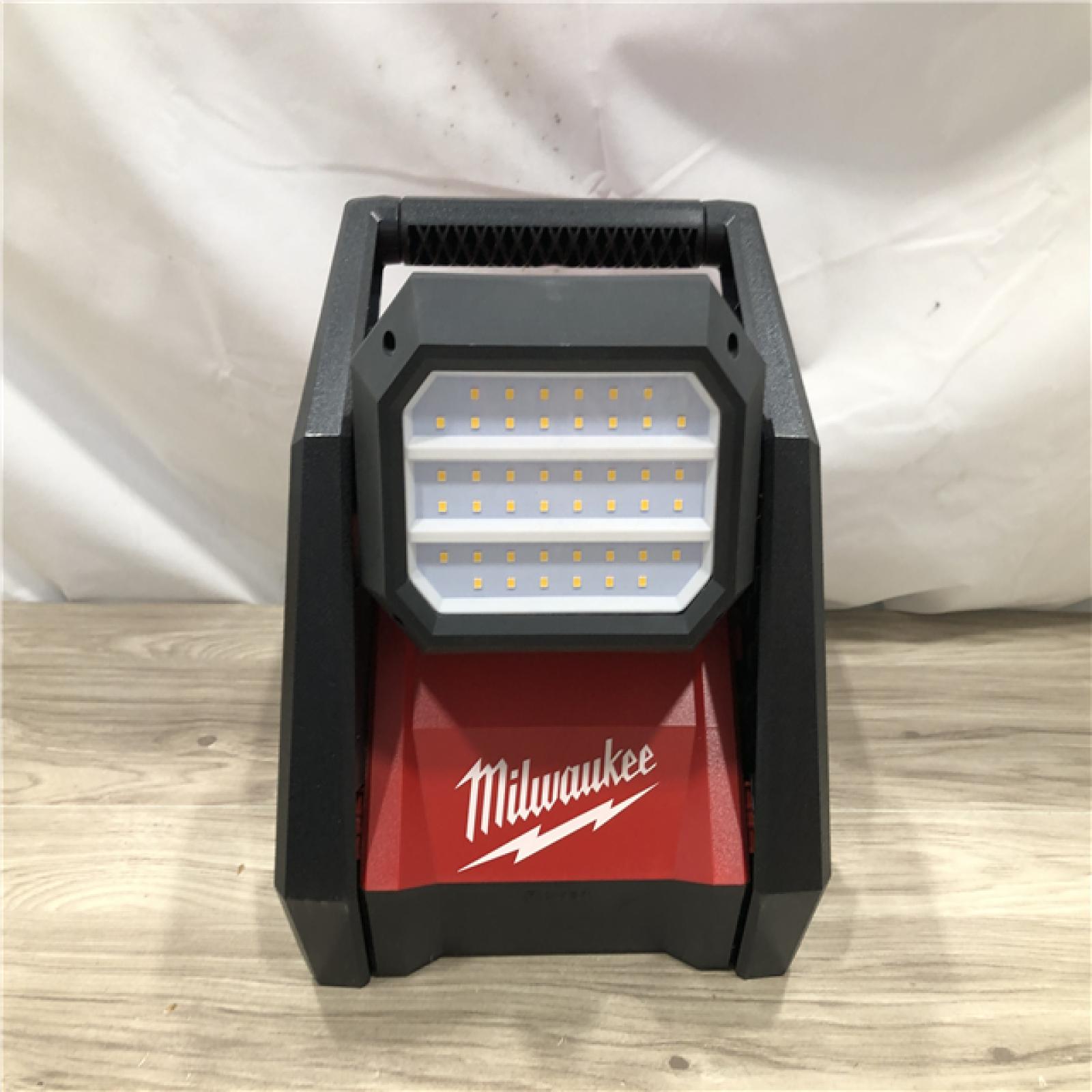 AS-IS Milwaukee M18 Cordless 4000 Lumens ROVER LED AC/DC Flood Light (Tool-Only)