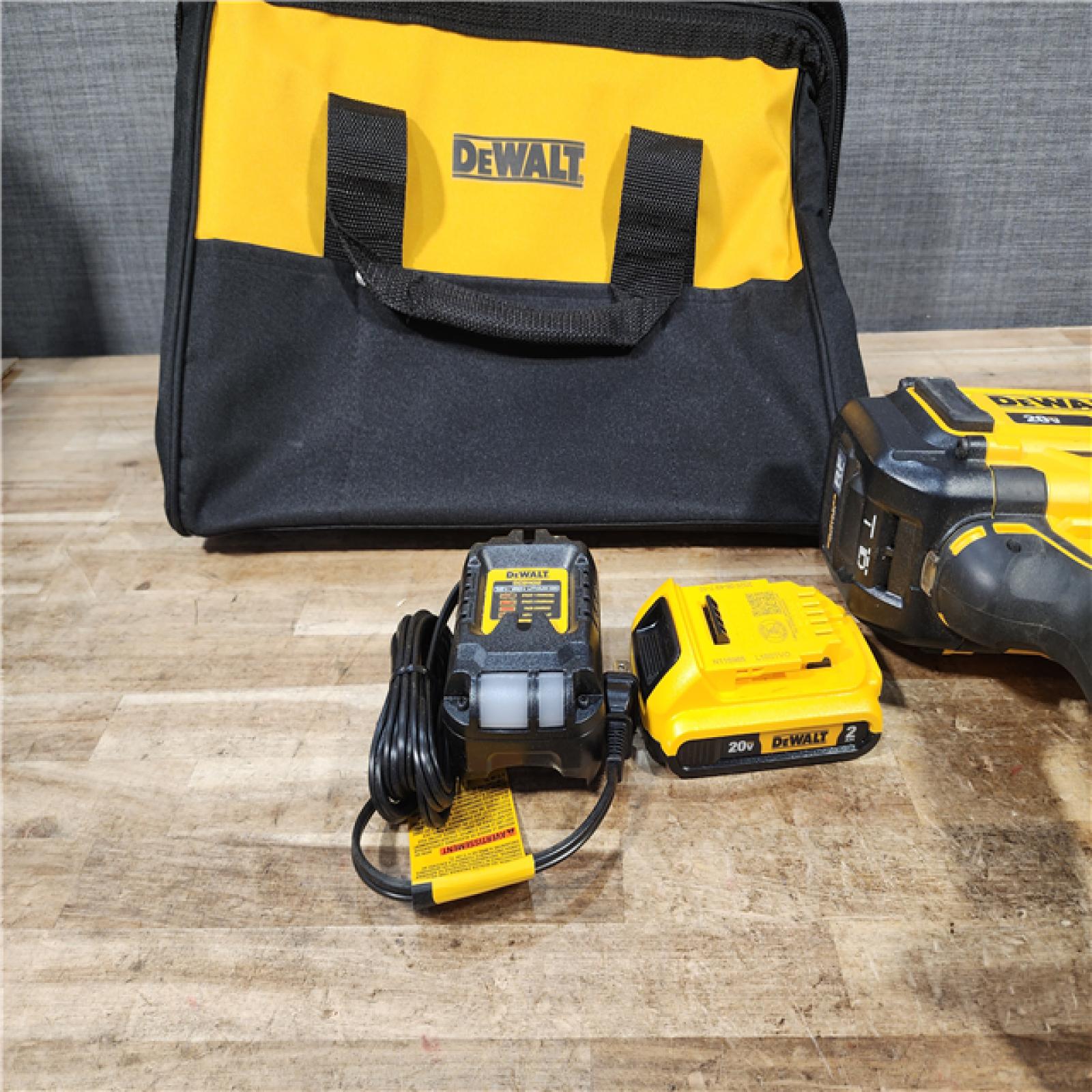 HOUSTON LOCATION - AS - IS DEWALT 20V MAX Lithium-Ion 15-Degree Electric Cordless Roofing Nailer Kit