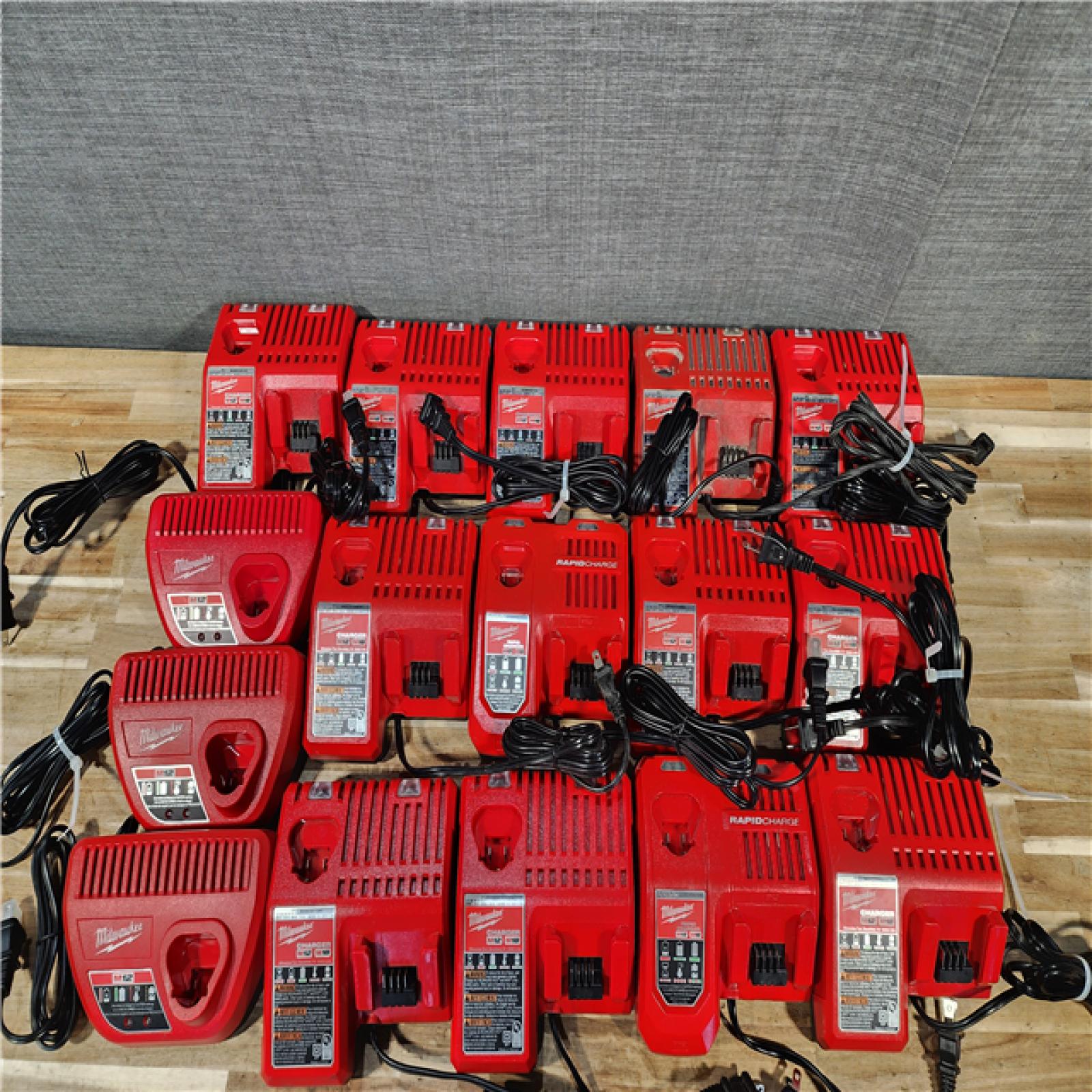 HOUSTON LOCATION - AS-IS MILWAUKEE BATTERY CHARGER PACK QTY - 16