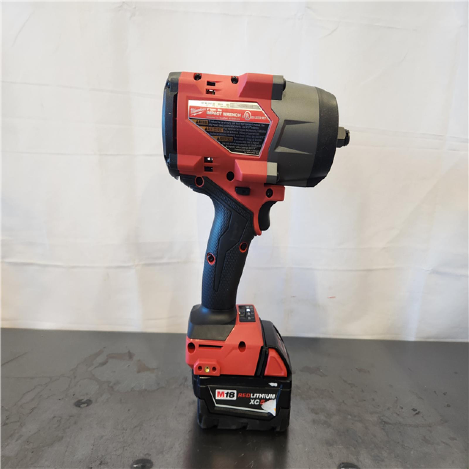Milwaukee  FUEL 18V Lithium-Ion Brushless Cordless 1/2 in. Impact Wrench w/Friction Ring Kit