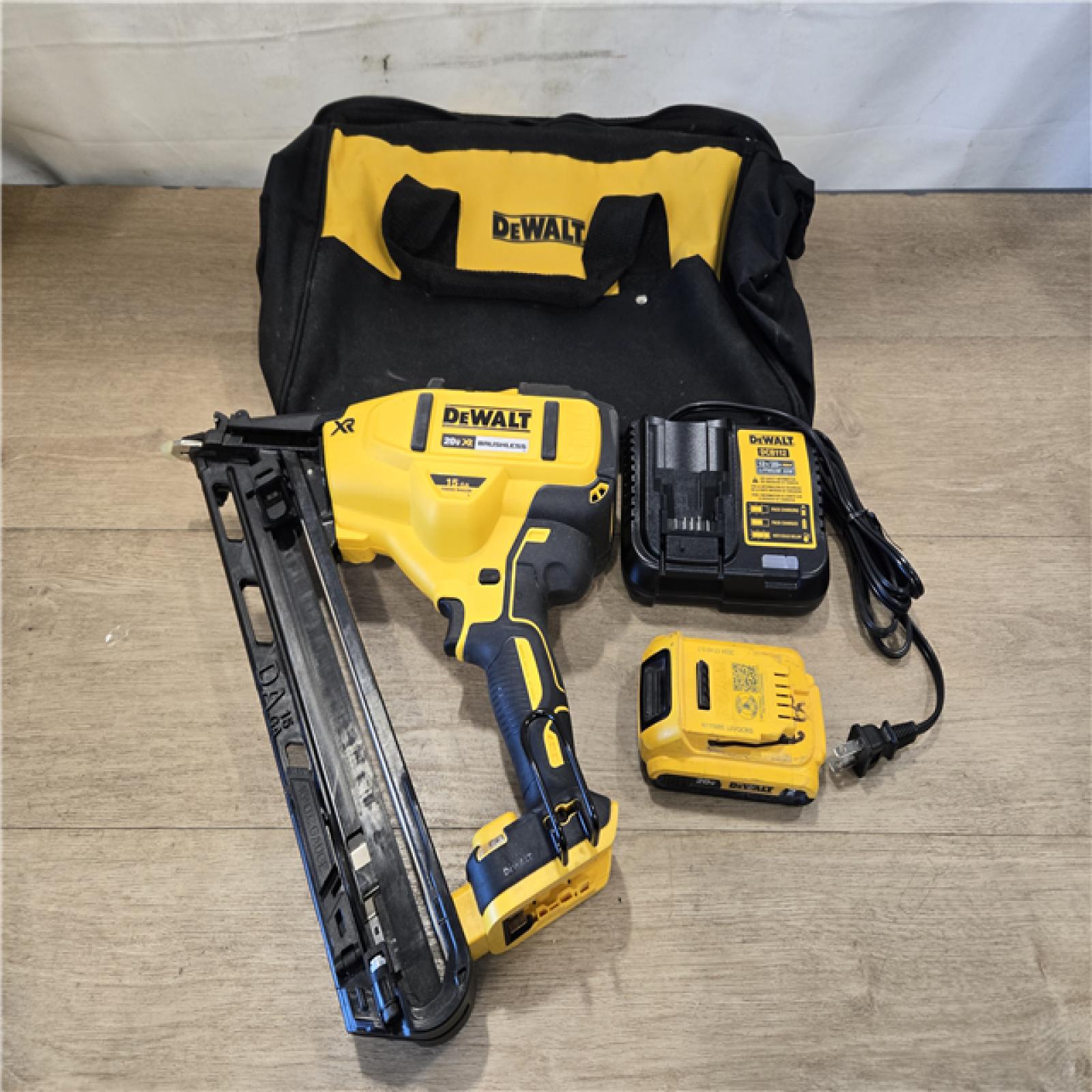 AS-IS DEWALT 20V MAX XR Cordless 2-1/2 in. 15-Gauge Finish Nailer Kit