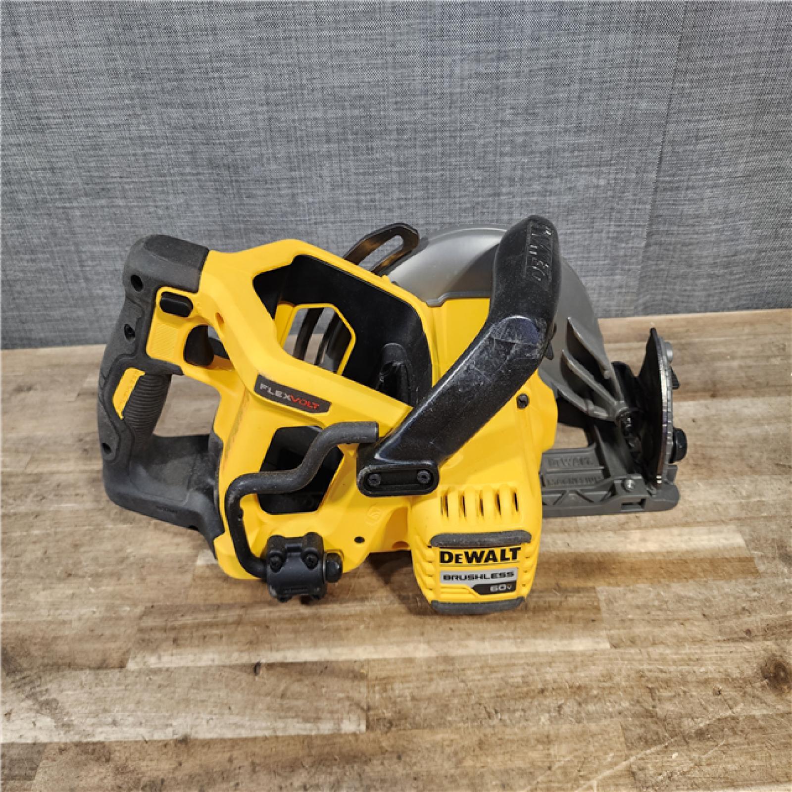 HOUSTON LOCATION - AS-IS DEWALT FLEXVOLT 60V MAX Cordless Brushless 7-1/4 in. Wormdrive Style Circular Saw (Tool Only)