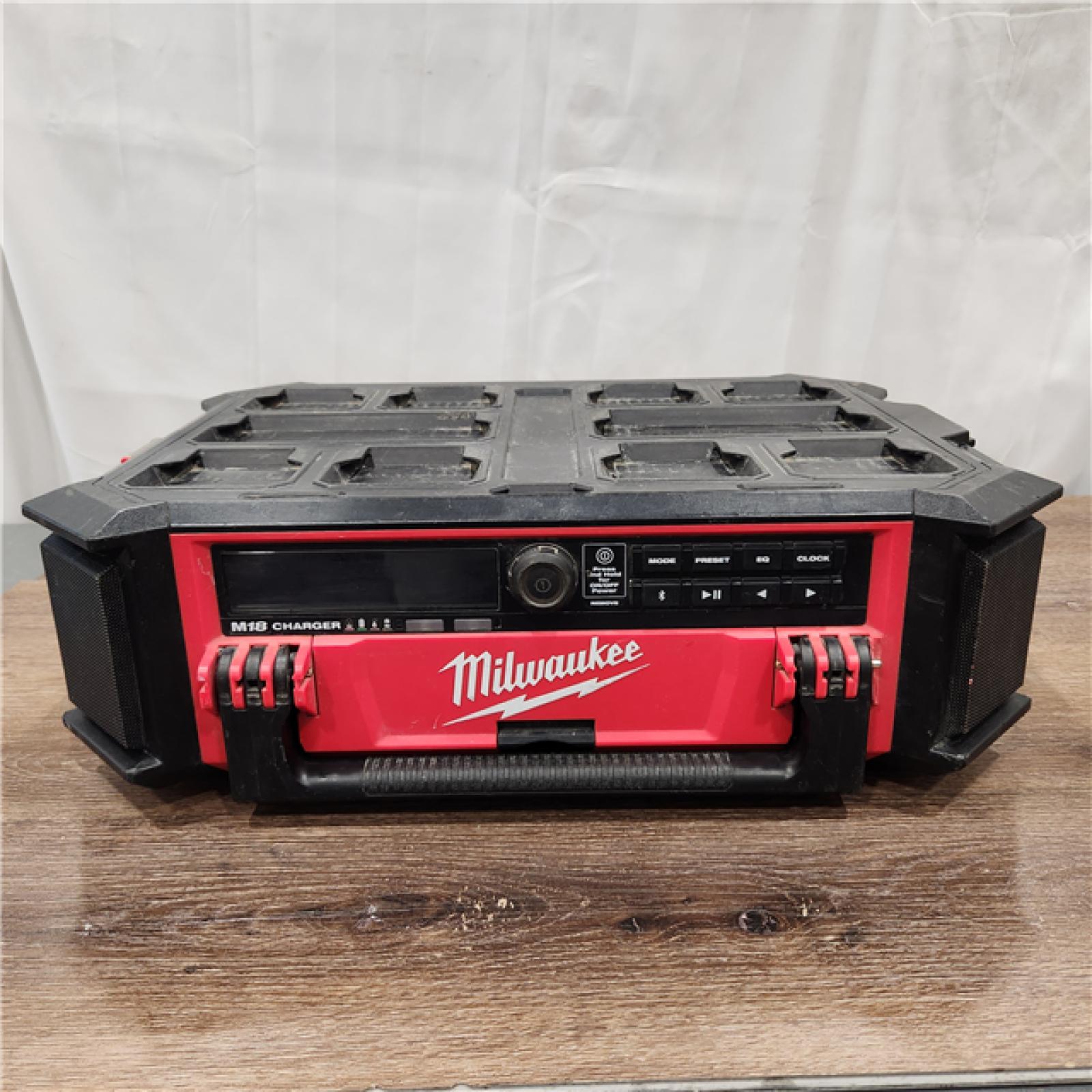 AS-IS Milwaukee 2950-20 18V M18 PACKOUT Lithium-Ion Cordless Radio + Charger (Tool Only)