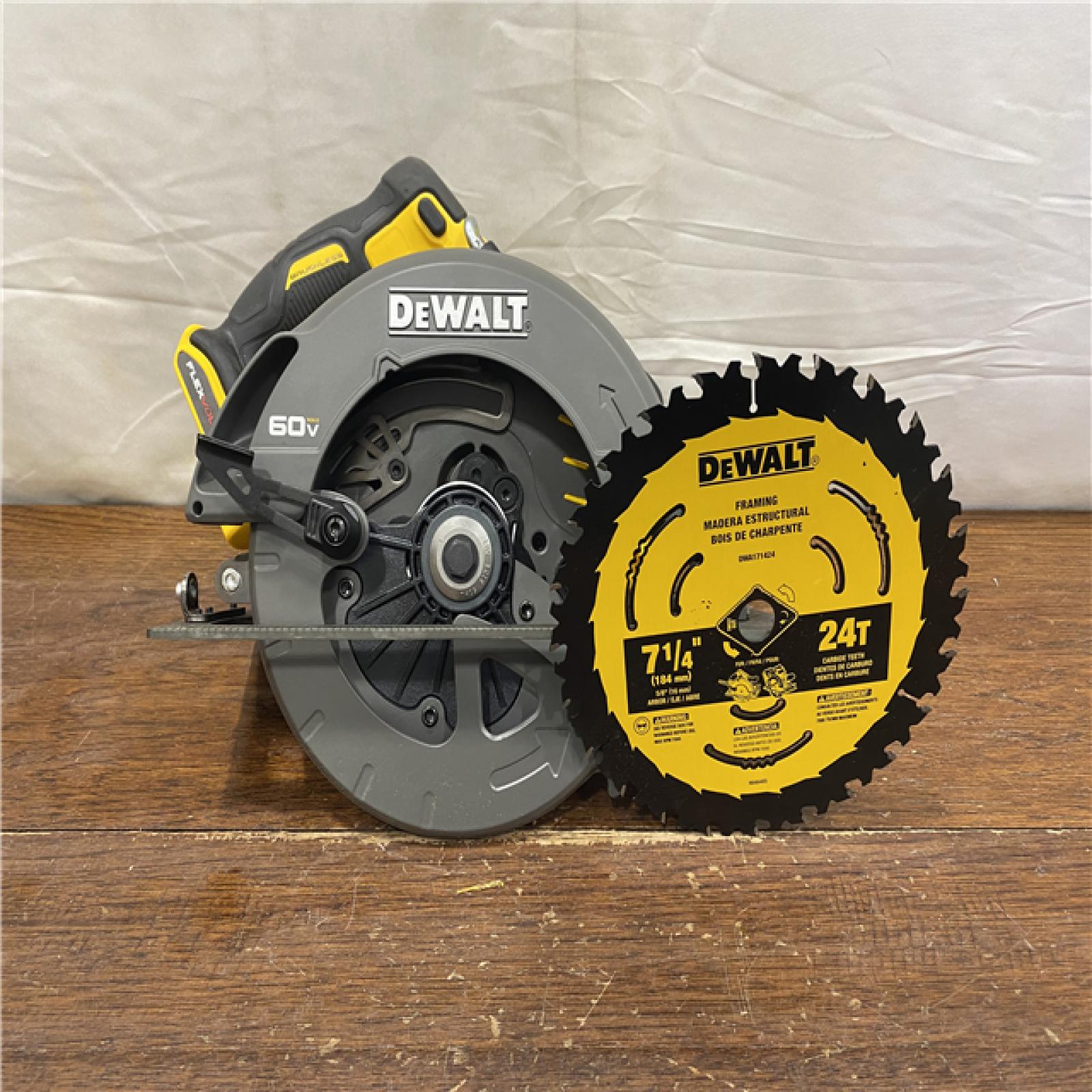 AS-IS DeWALT Flexvolt Max 7-1/4  60V Brushless Circular Saw DCS578B