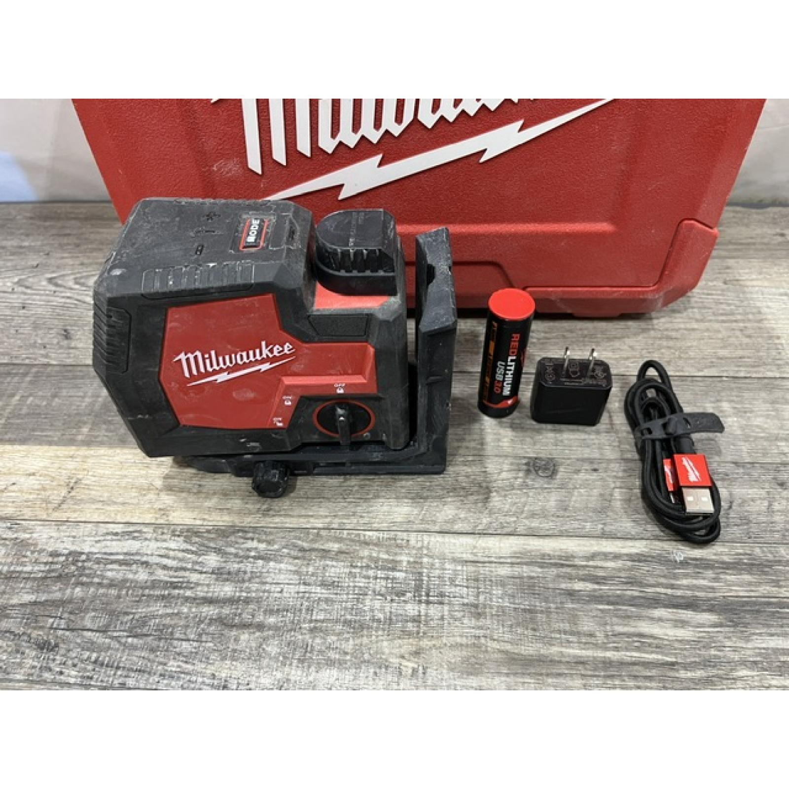 AS-IS Milwaukee 100 ft. REDLITHIUM Lithium-Ion USB Green Rechargeable Cross Line Laser Level with Charger