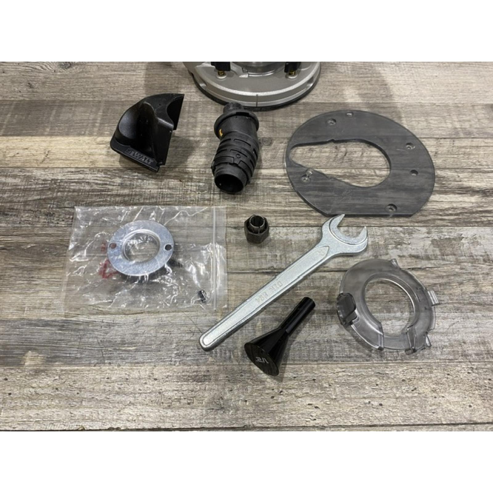 AS-IS DEWALT 20V MAX XR 2-1/4 Peak HP Brushless Cordless Plunge Router (Tool Only)