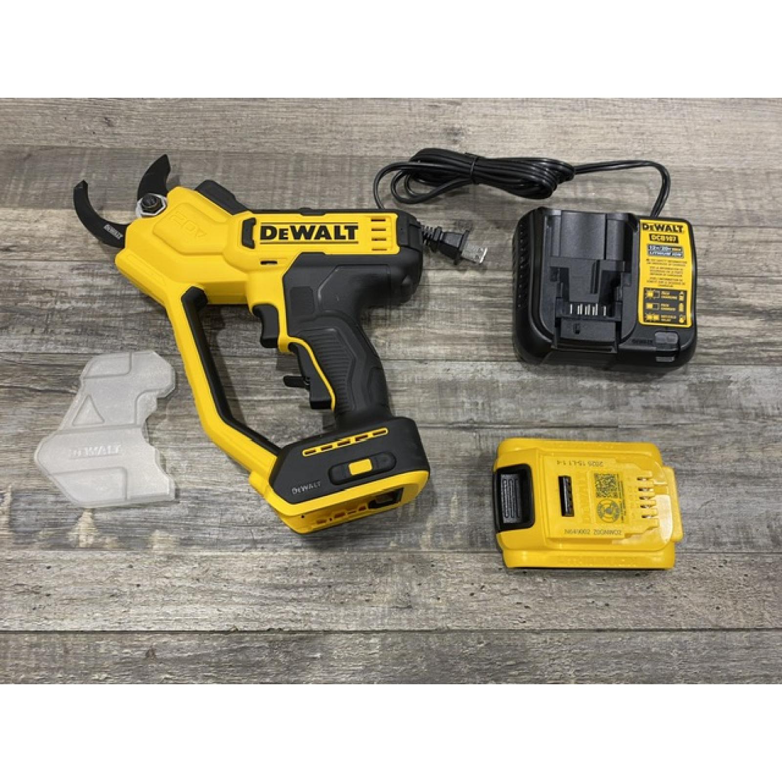 LIKE NEW - DEWALT 20V MAX Cordless Battery Powered Pruner Kit