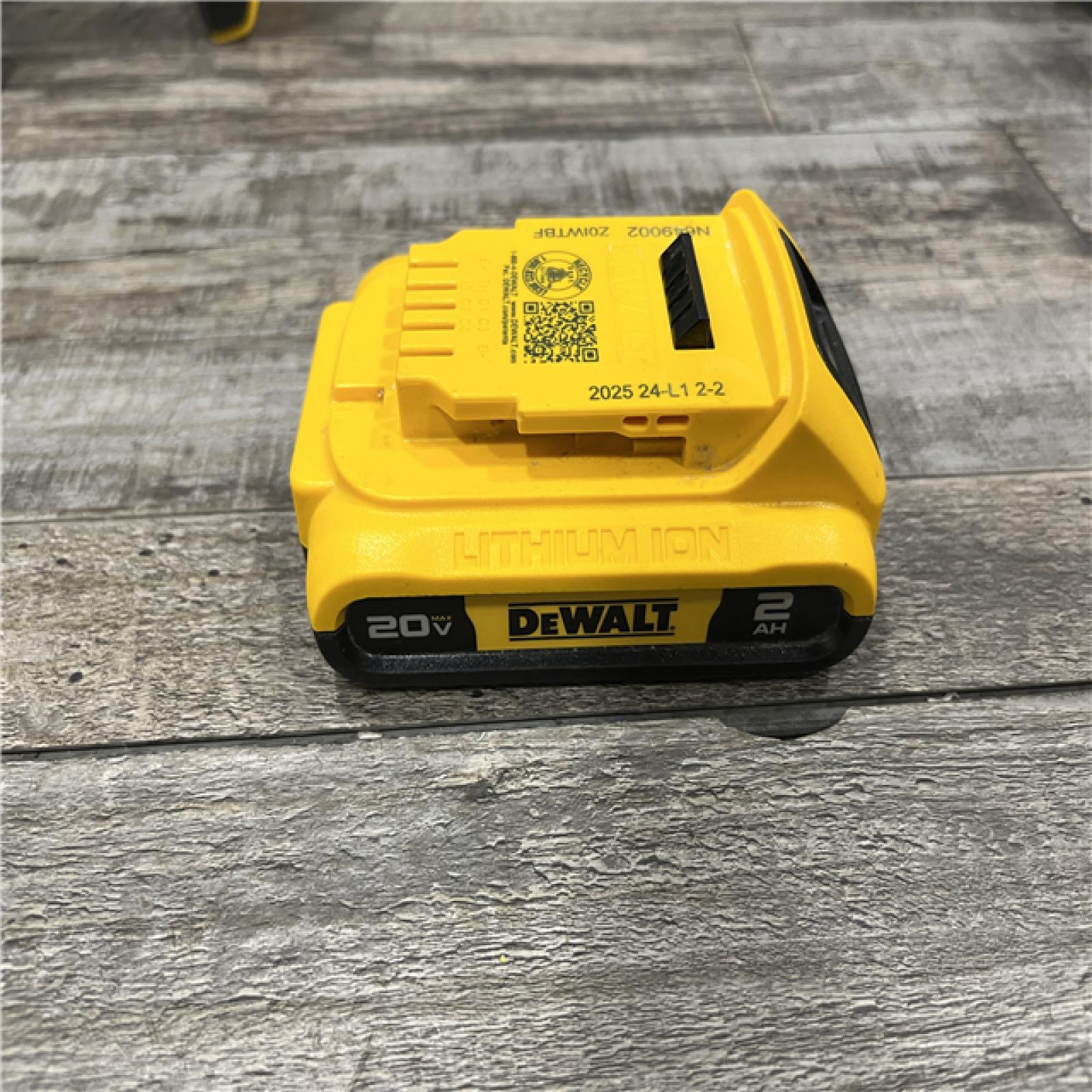 AS-IS DEWALT 20V XR Lithium-Ion Cordless Brushless 1/2 in. Drill/Driver Kit