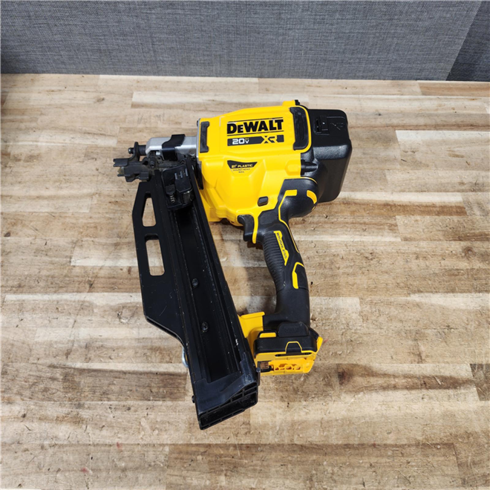HOUSTON LOCATION - AS - IS DEWALT 20-Volt 21° Cordless Framing Nailer (Tool-Only)