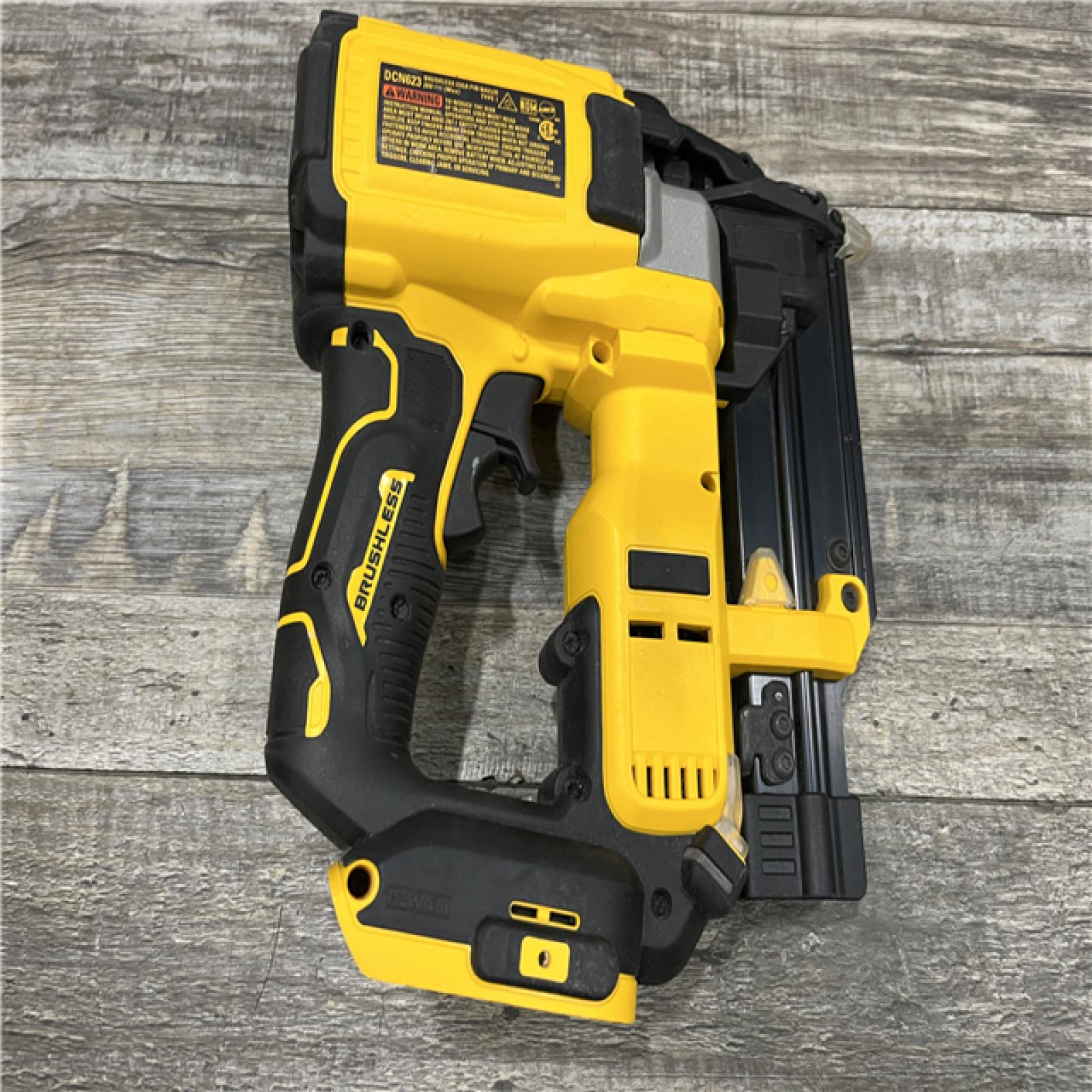 AS-IS DEWALT ATOMIC 20V MAX Lithium Ion Cordless 23 Gauge Pin Nailer Kit