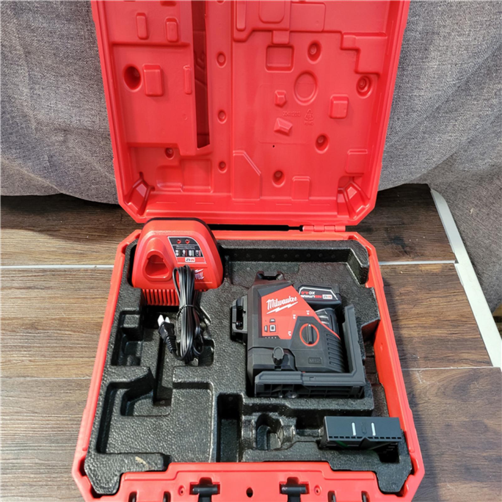 CALIFORNIA NEW MILWAUKEE M12 GREEN LASER KIT 360° 3-PLANE(BATTERY AND CHARGER INCLUDED)