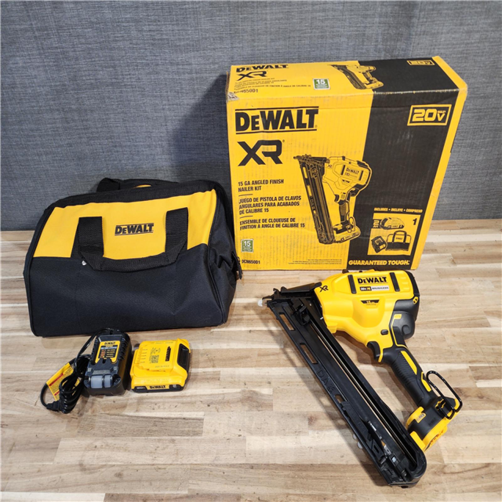 HOUSTON LOCATION - AS-IS DEWALT 20V MAX XR Lithium-Ion Cordless 2-1/2 in. 15-Gauge Finish Nailer Kit