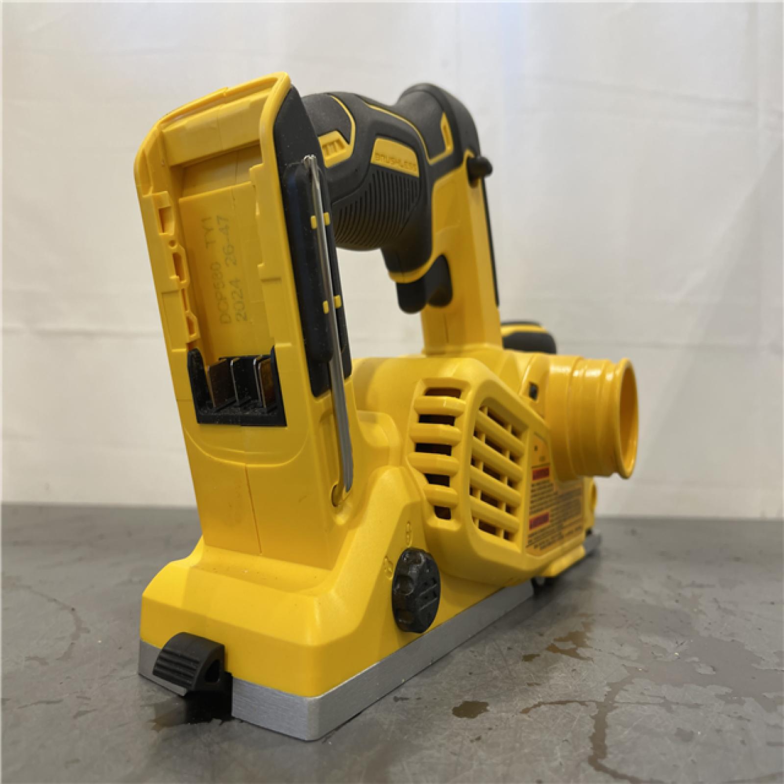 AS-IS - DEWALT 20V MAX XR Cordless Brushless 3-1/4 in. Planer