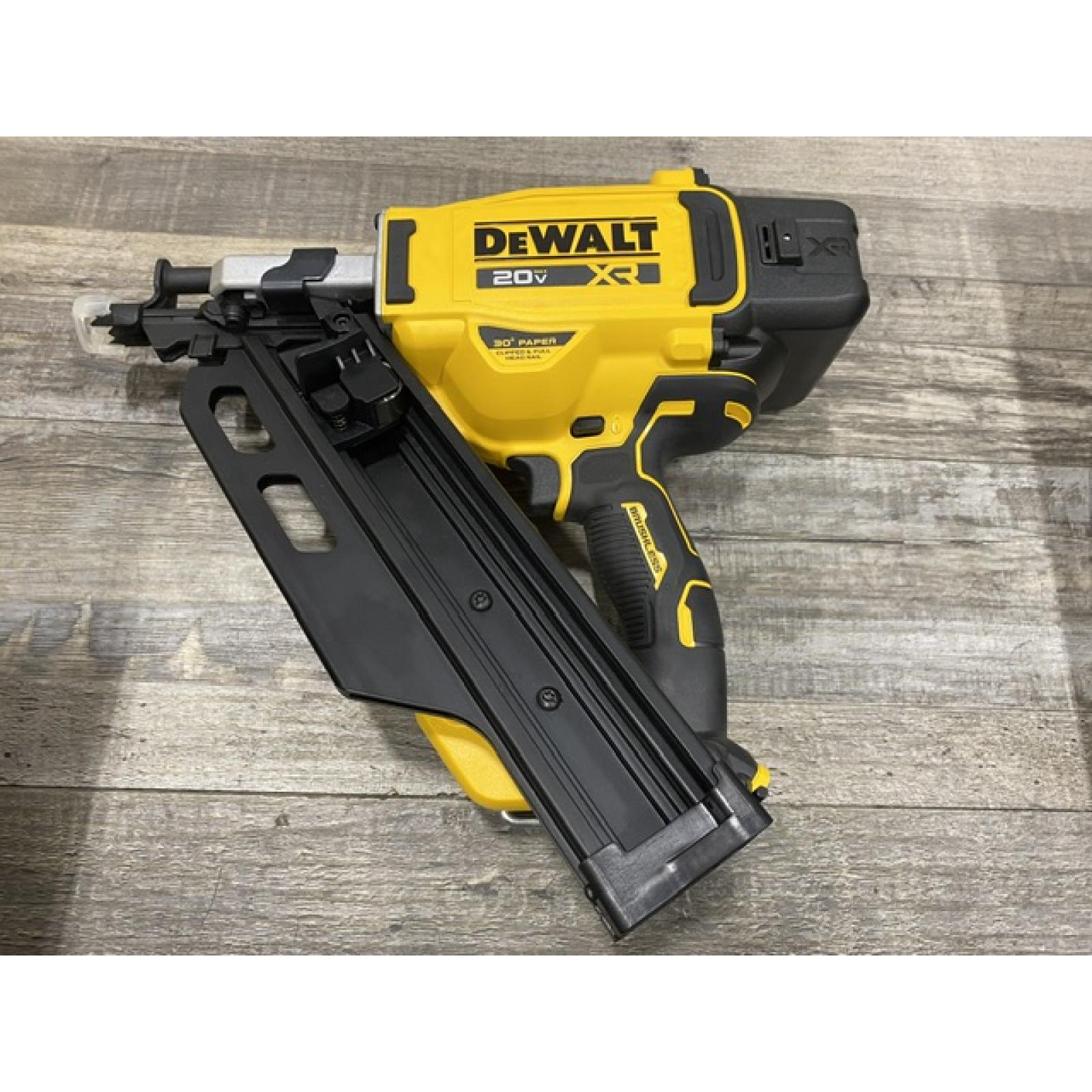 AS-IS DEWALT 20-Volt 30° Cordless Framing Nailer Kit