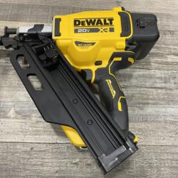AS-IS DEWALT 20-Volt 30° Cordless Framing Nailer Kit