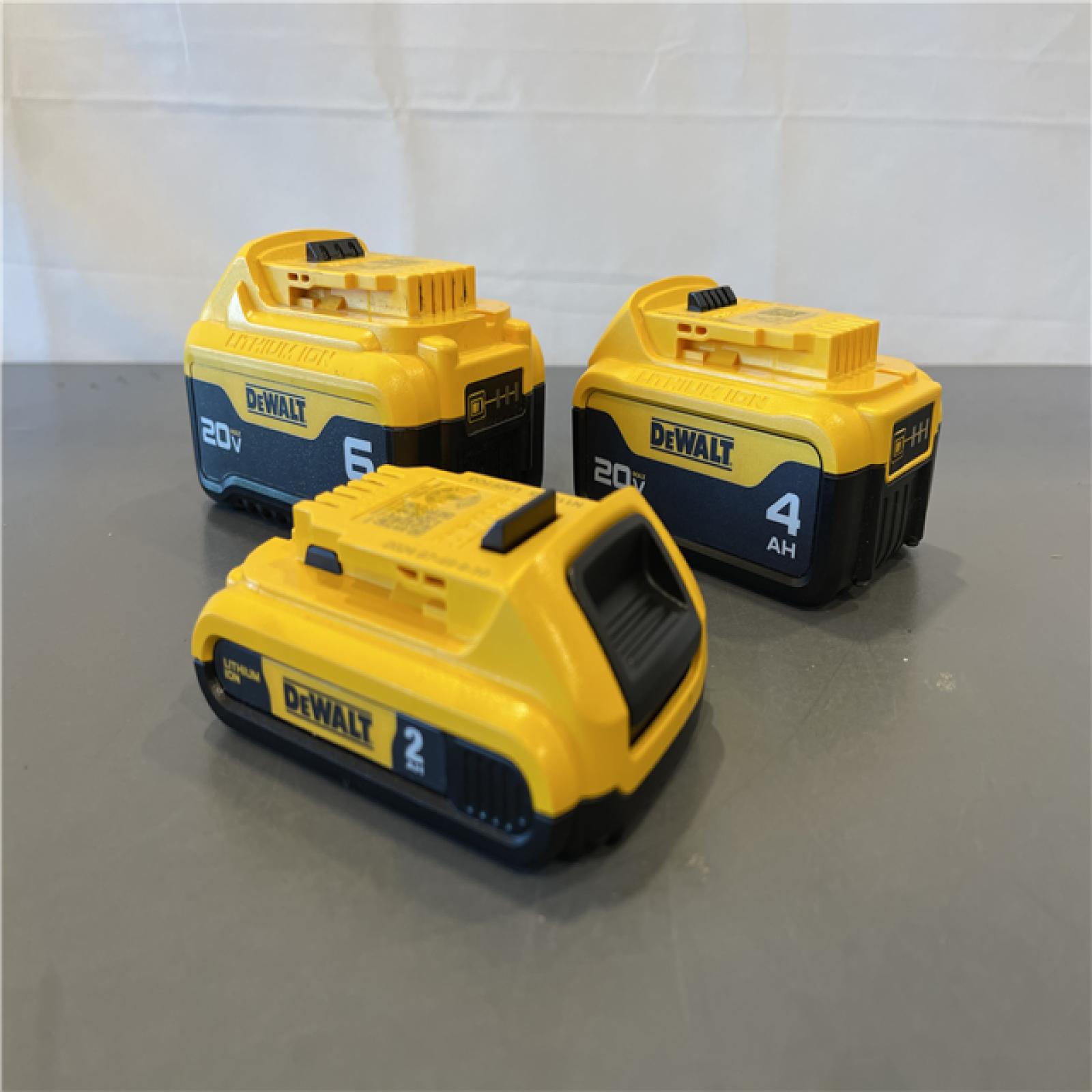 Like New! - DEWALT 20V MAX Battery Lithium Ion 3 Pack