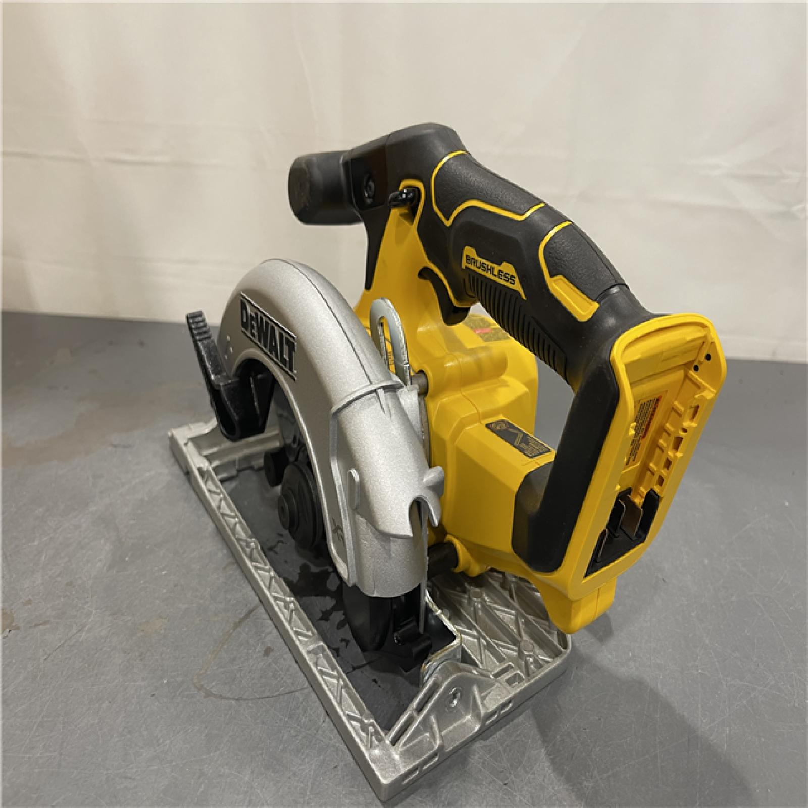 AS-IS - DeWALT 20V MAX Cordless Brushless 6-1/2 in. Sidewinder Style Circular Saw