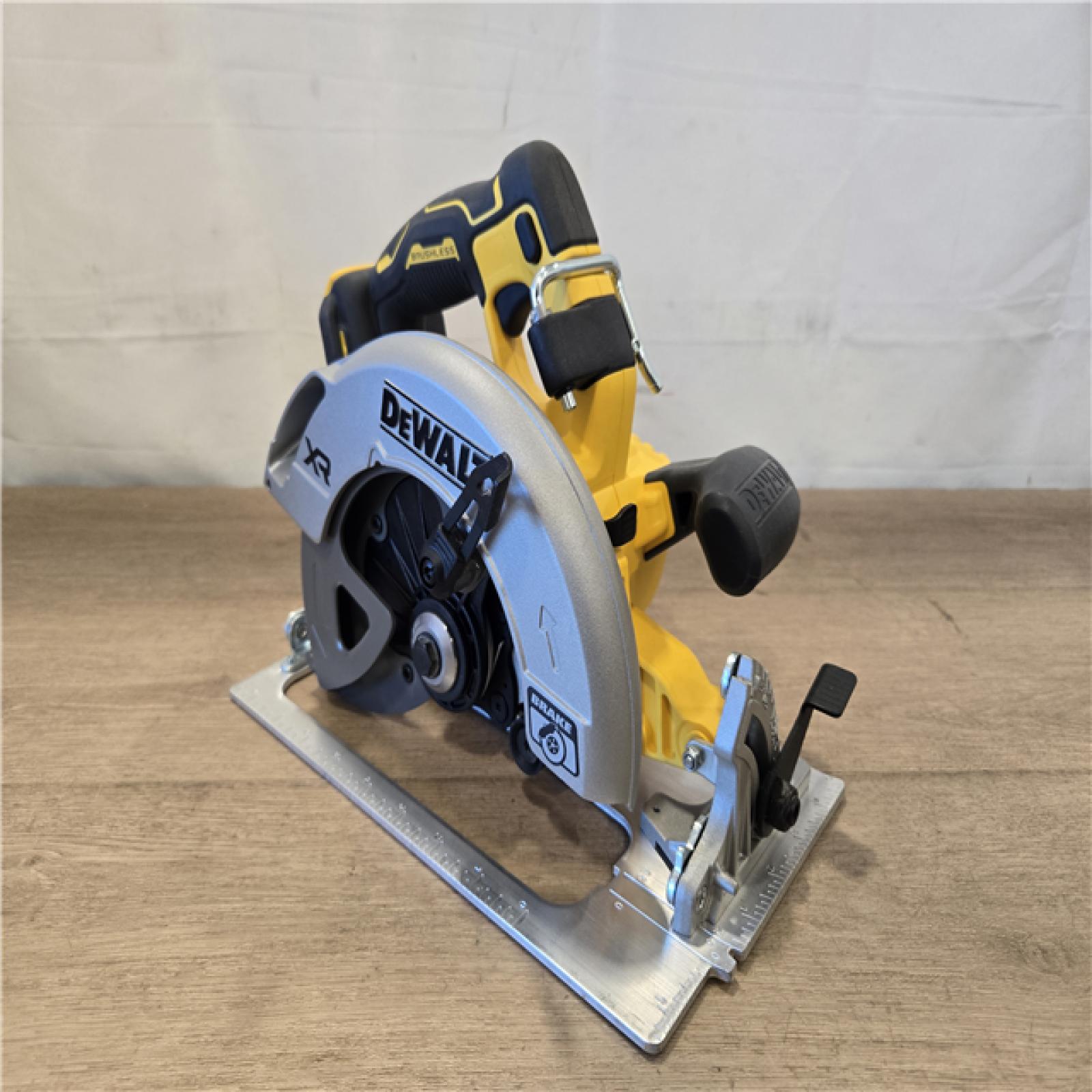 AS-IS DEWALT 20V MAX 7-1/4 in. Cordless Circular Saw (Tool Only)