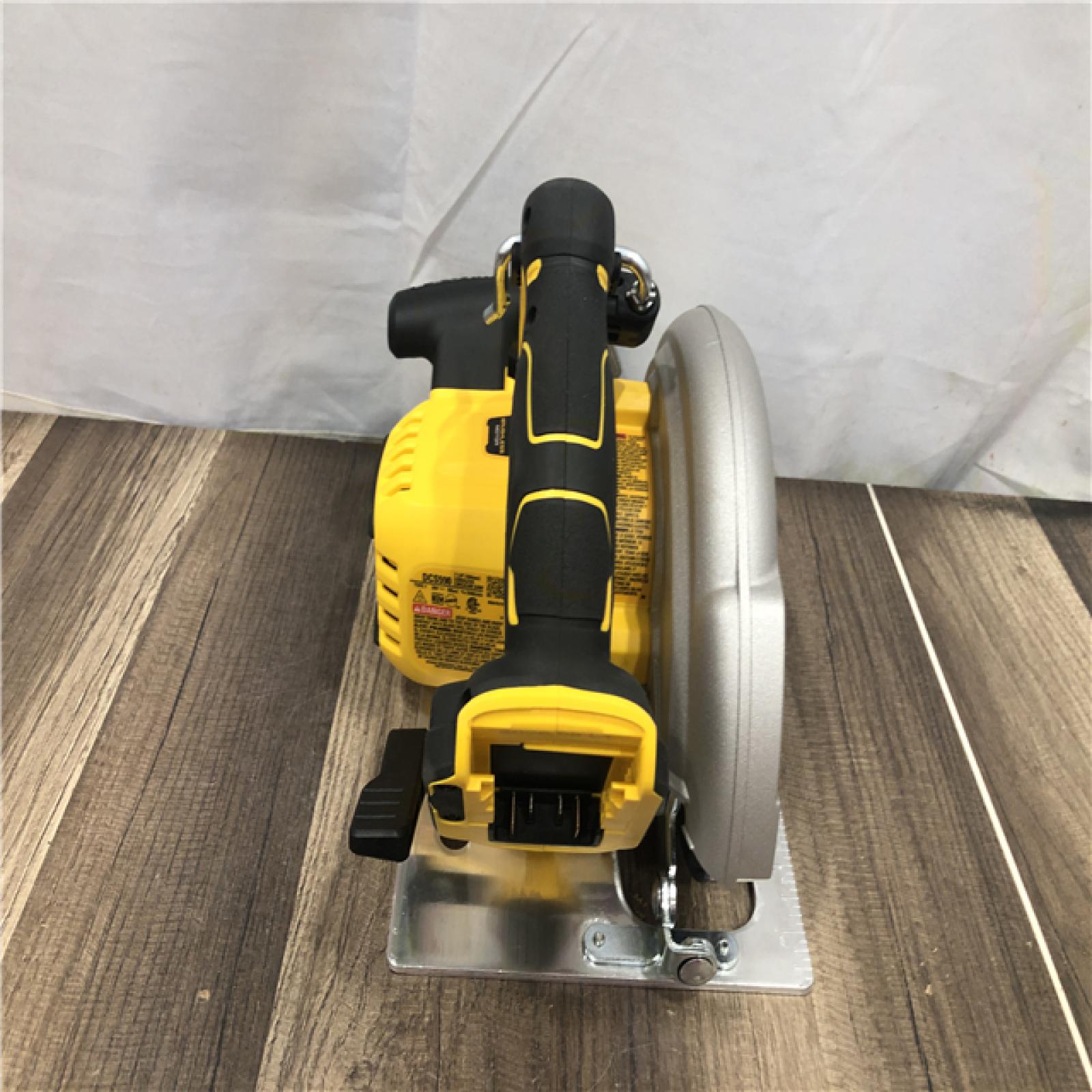 AS-IS DEWALT 20-Volt MAX 7-1/4 in. Cordless Circular Saw (Tool Only)