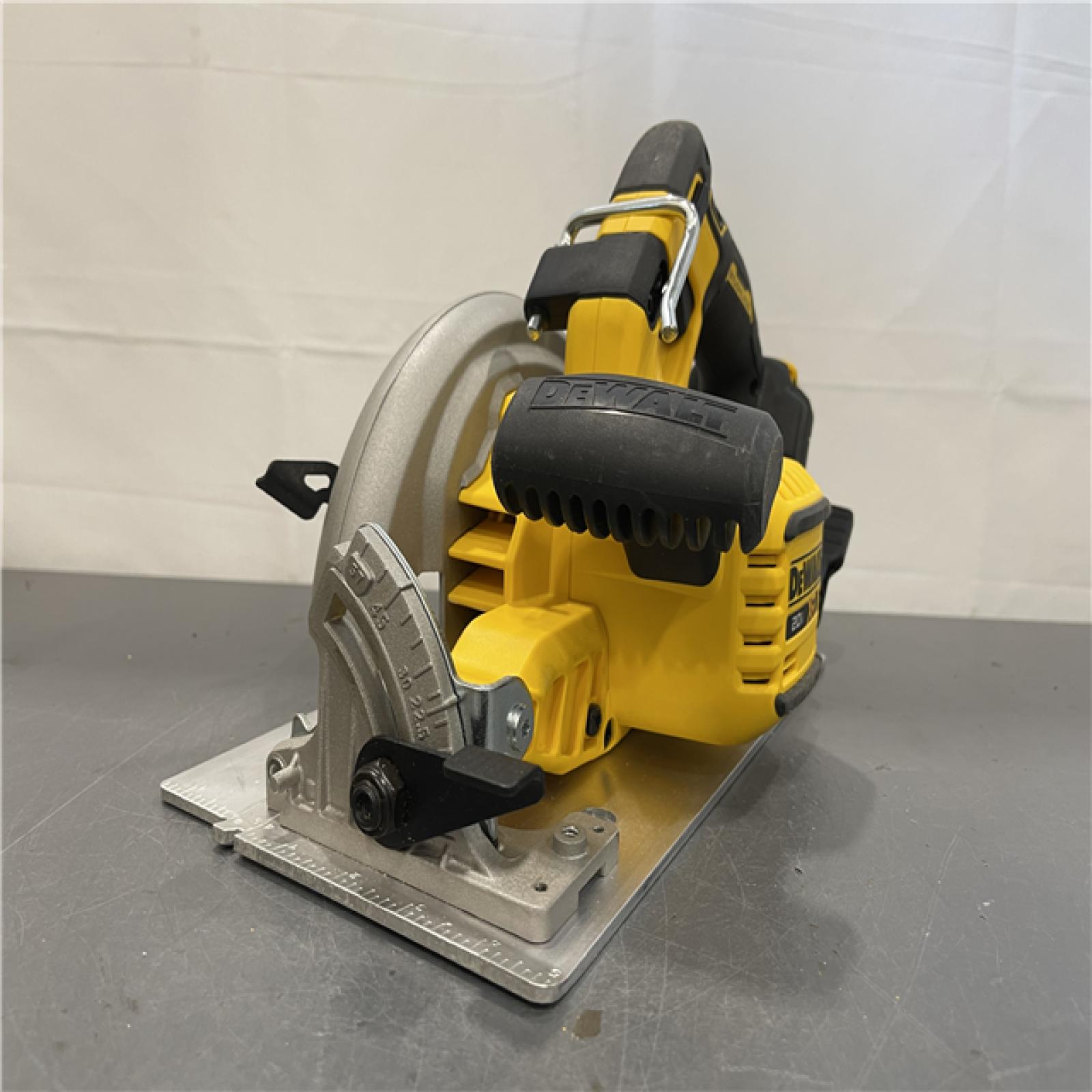 AS-IS - DEWALT 20-Volt MAX 7-1/4 in. Cordless Circular Saw