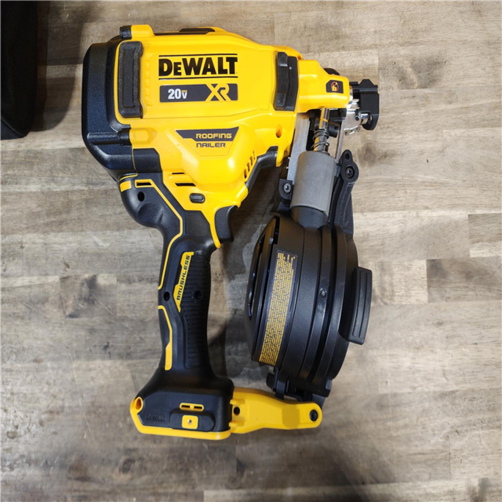 HOUSTON LOCATION - AS-IS DEWALT 2007898 Roofing Nailer Cordless Kit