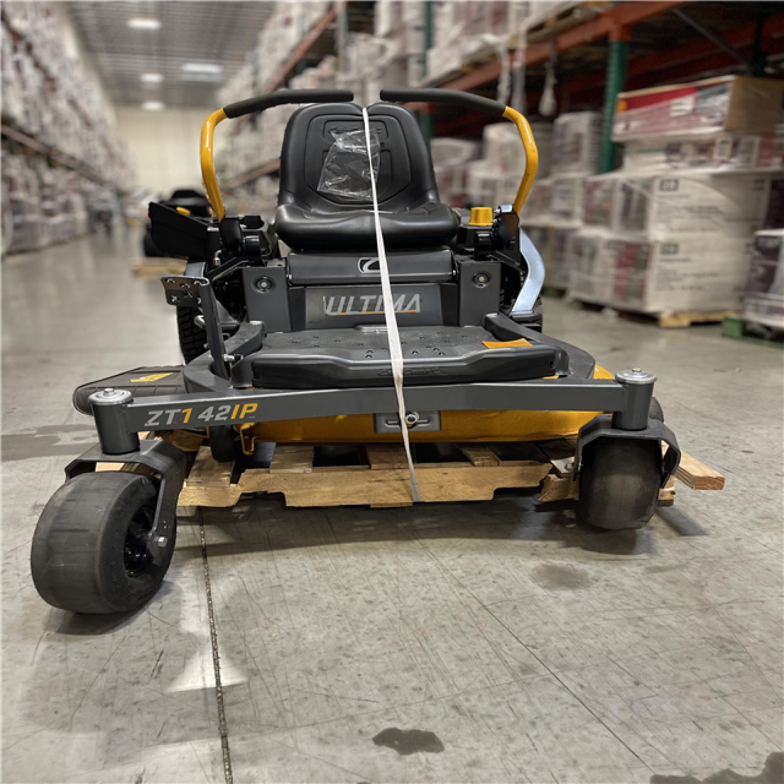 DALLAS LOCATION - CLUB CADET ULTIMA Z2 42 INCHES