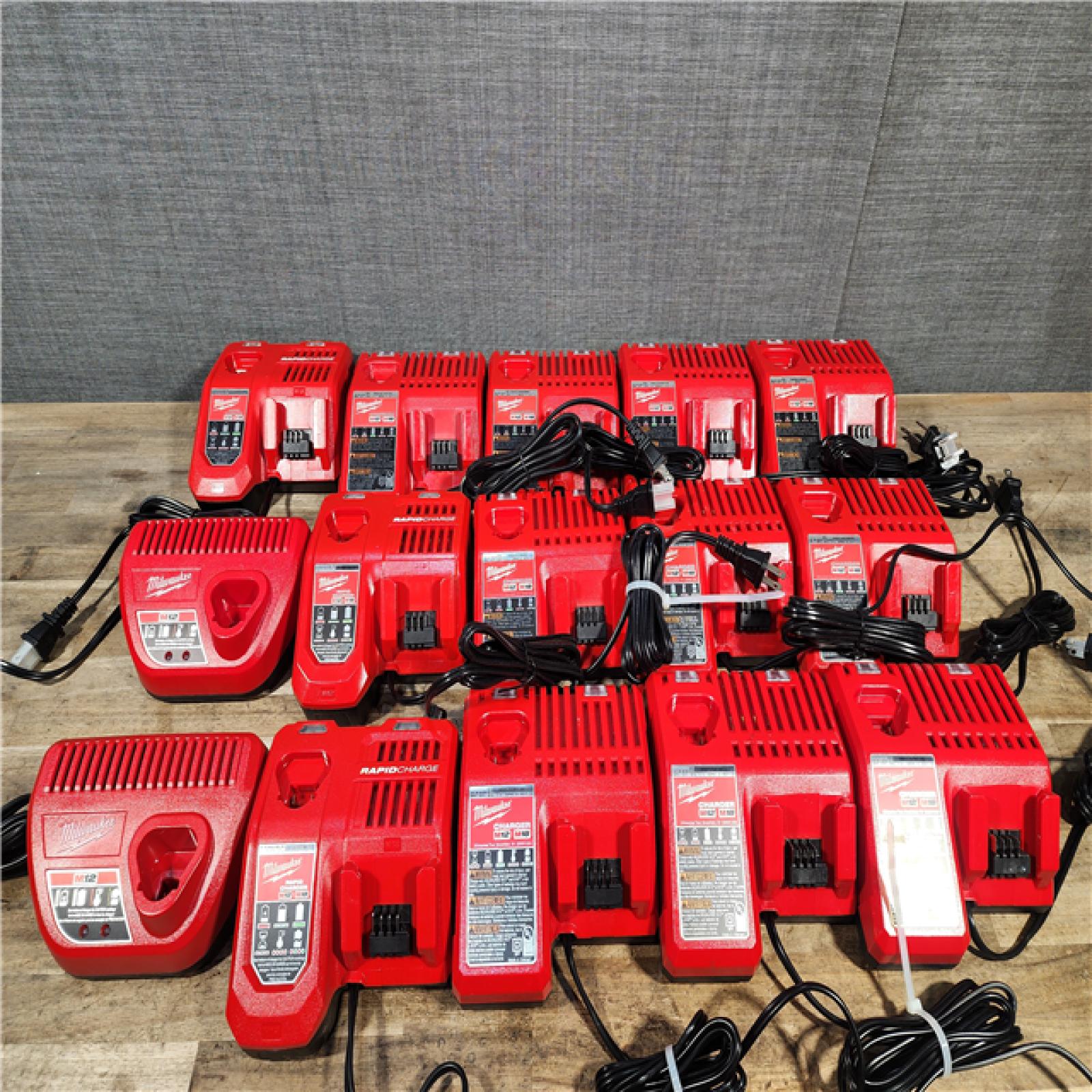 HOUSTON LOCATION - AS-IS MILWAUKEE BATTERY CHARGER PACK QTY - 15