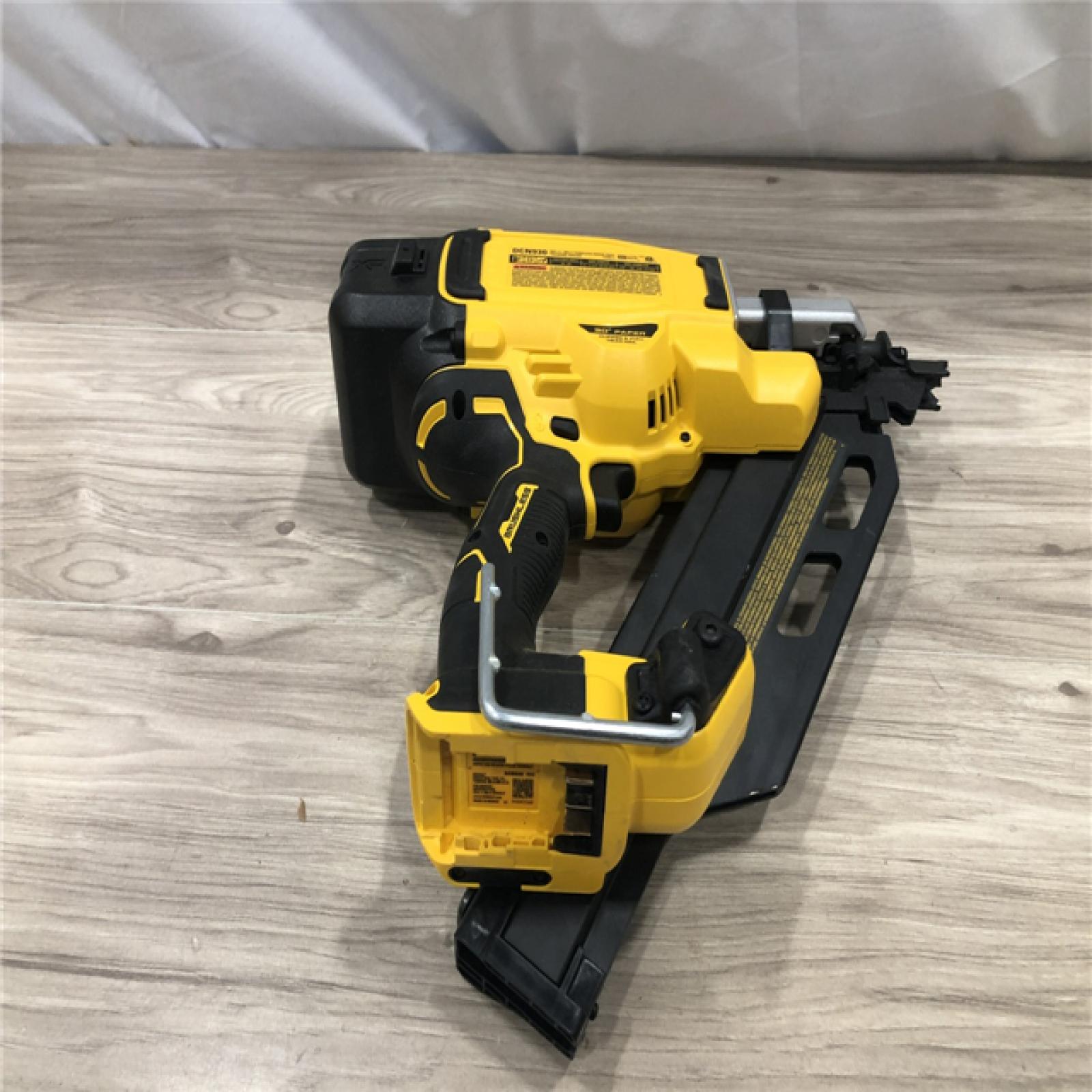 AS-IS DEWALT 20V 30 Degree Cordless Framing Nailer (Tool-Only)