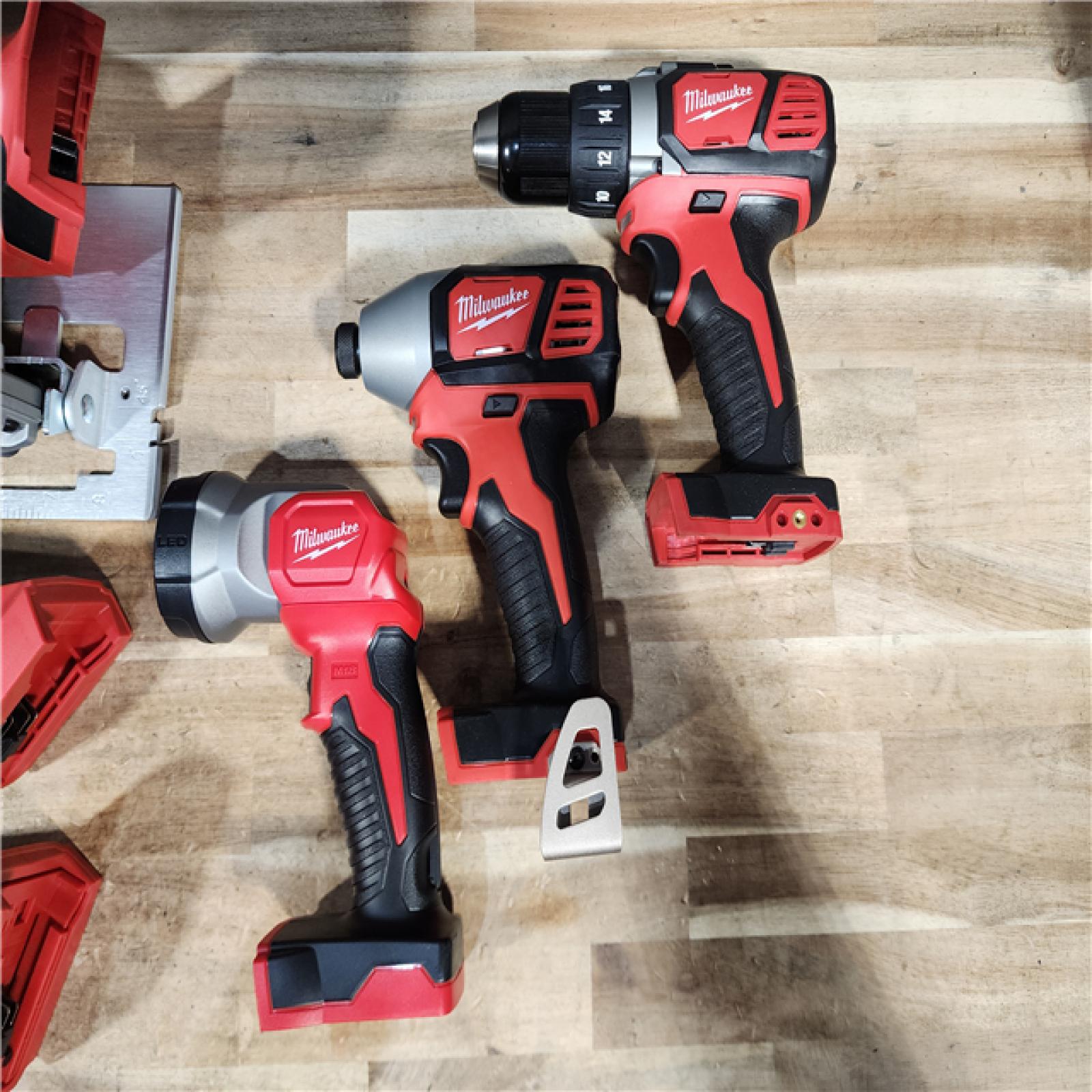 HOUSTON LOCATION - AS-IS MILWAUKEE 6 TOOL COMBO KIT W/ (2) BATTERY & CHARGER