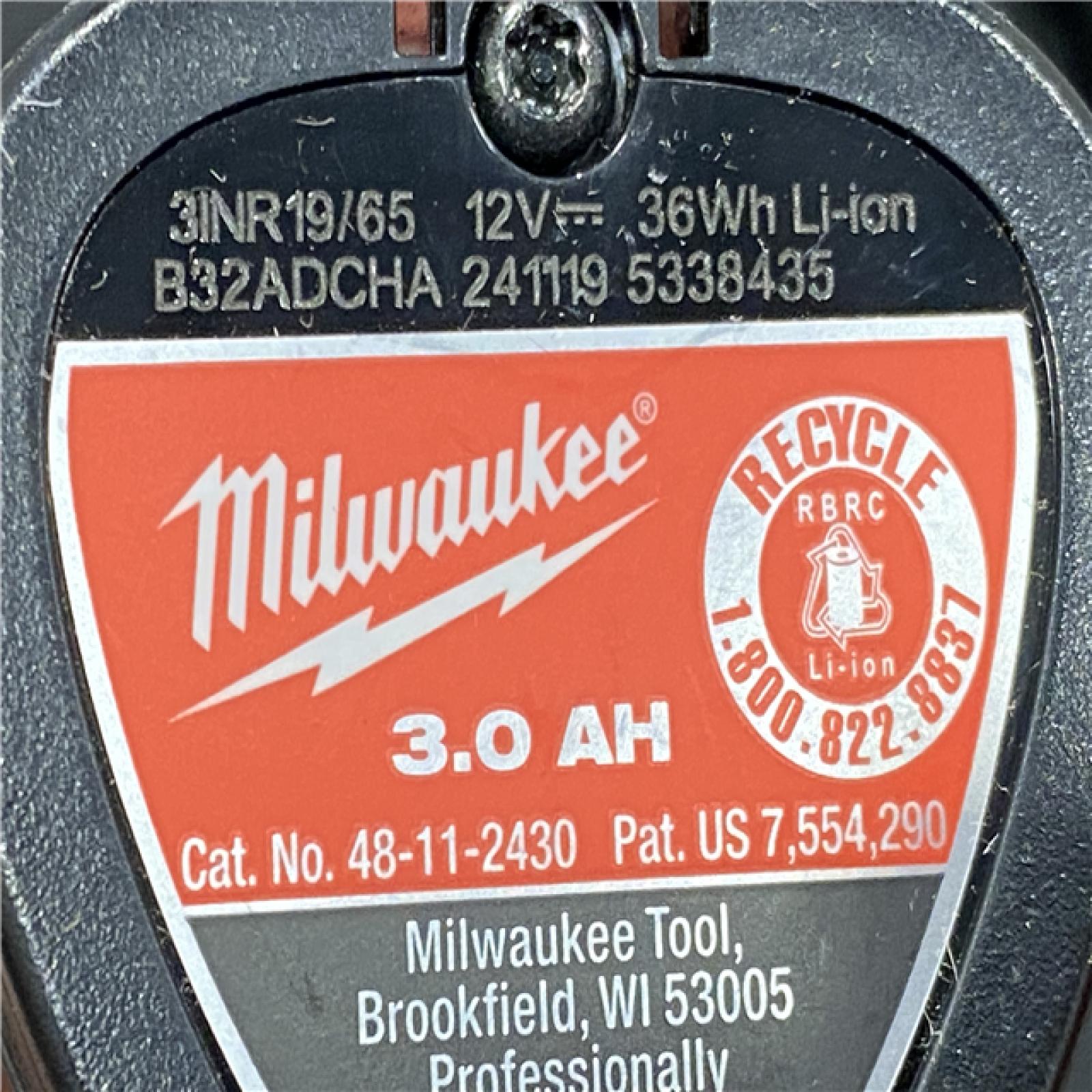 AS-IS Milwaukee Women's Medium 12-Volt Lithium-Ion Cordless AXIS Black Heated Quilted Jacket Kit