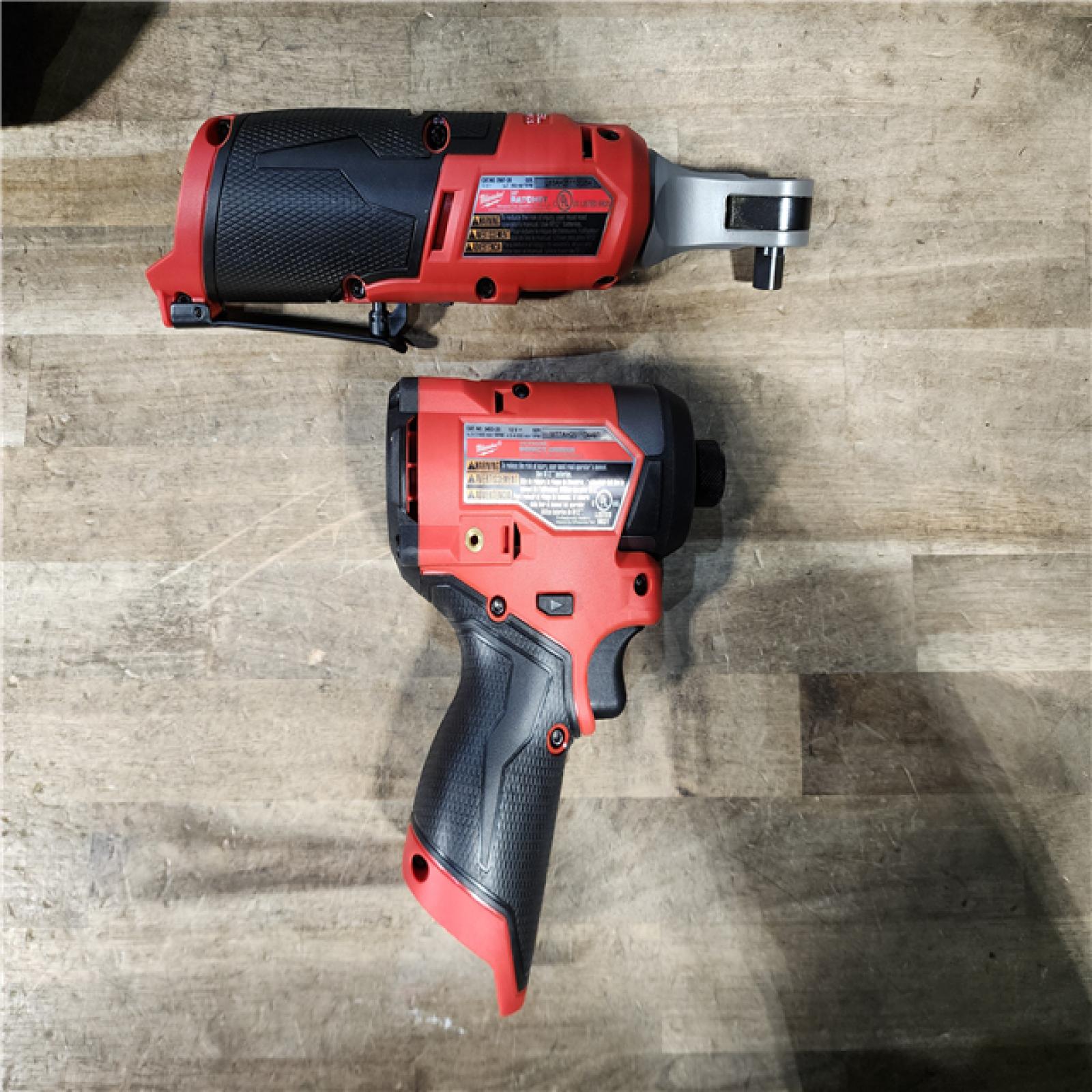 HOUSTON LOCATION - AS-IS MILWAUKEE 2 TOOL COMBO KIT W/ (2) BATTERY & CHARGER