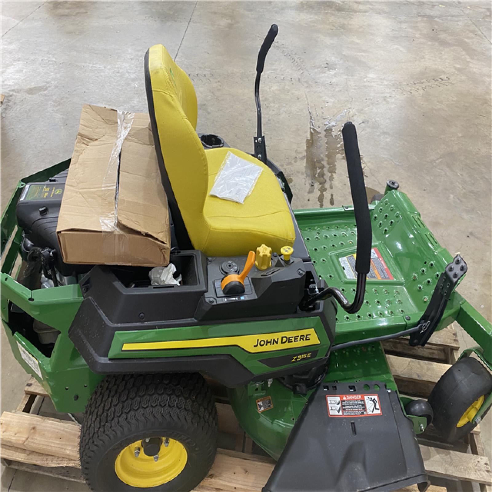 Houston Location - AS-IS Outdoor Power Equipment JOHN DEERE Z 315 E SIT DOWN MOWER