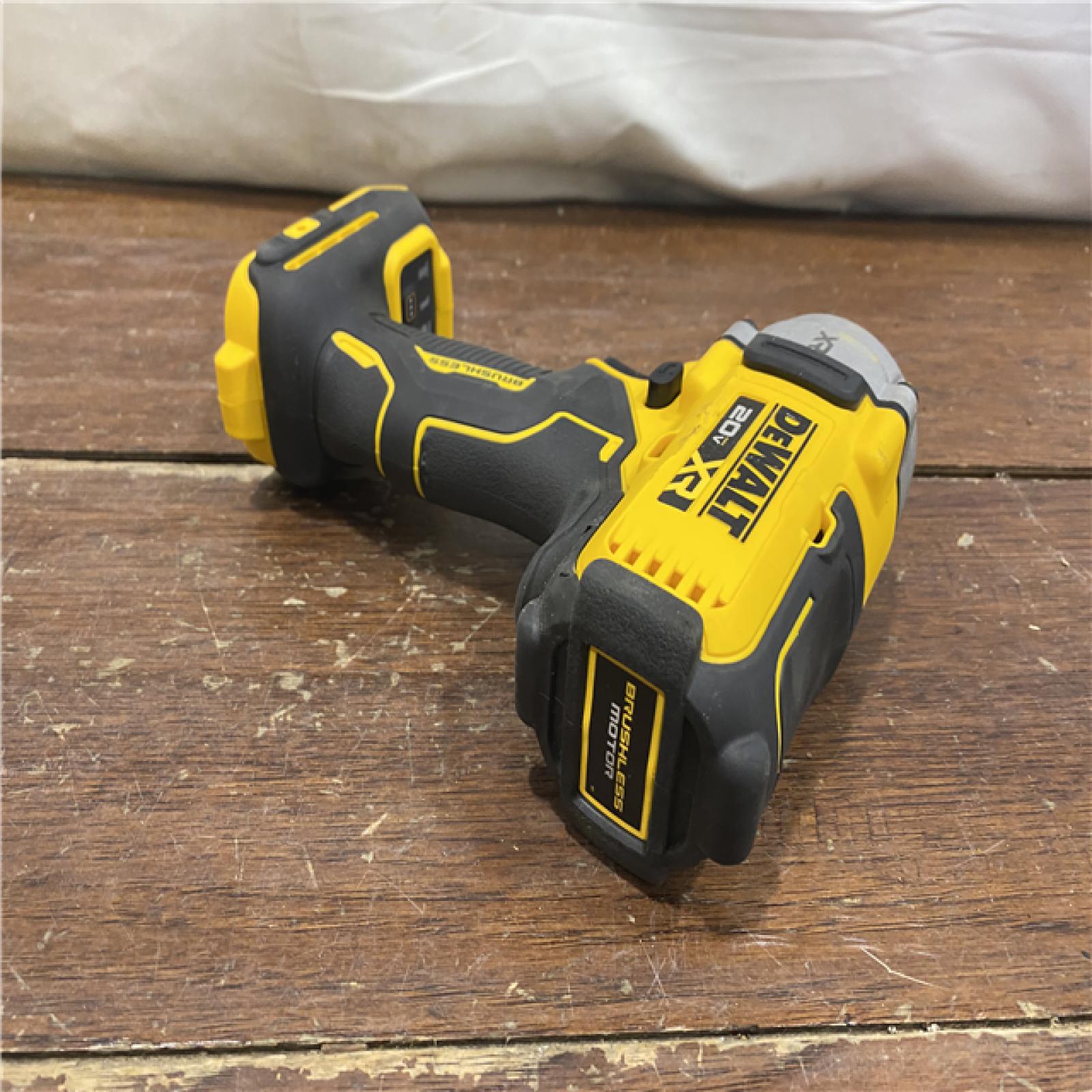 AS-IS Dewalt 20v Max 1/2  Mid-range Impact Wrench  Hog Ring  Tool Only (dcf891b)