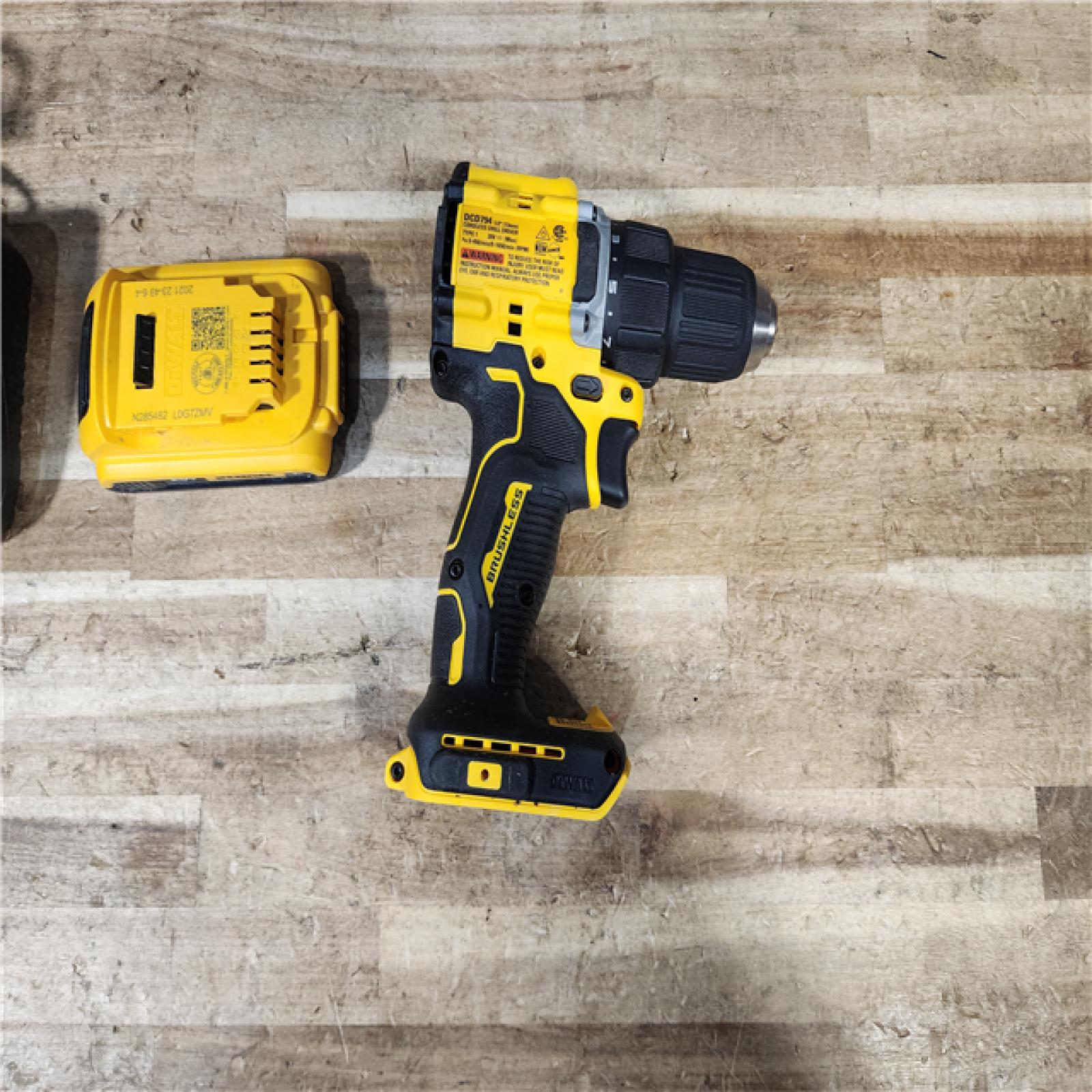 HOUSTON LOCATION - AS - IS DEWALT Atomic 20V Lithium-Ion Cordless Compact 1/2 in. Drill/Driver Kit