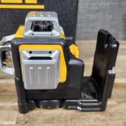 HOUSTON LOCATION - AS-IS (APPEARS LIKE NEW) DeWalt 12V MAX Lithium-Ion 100 Ft. Green Self-Leveling 3-Beam 360 Degree Laser Level with 2.0Ah Battery  Charger and Case