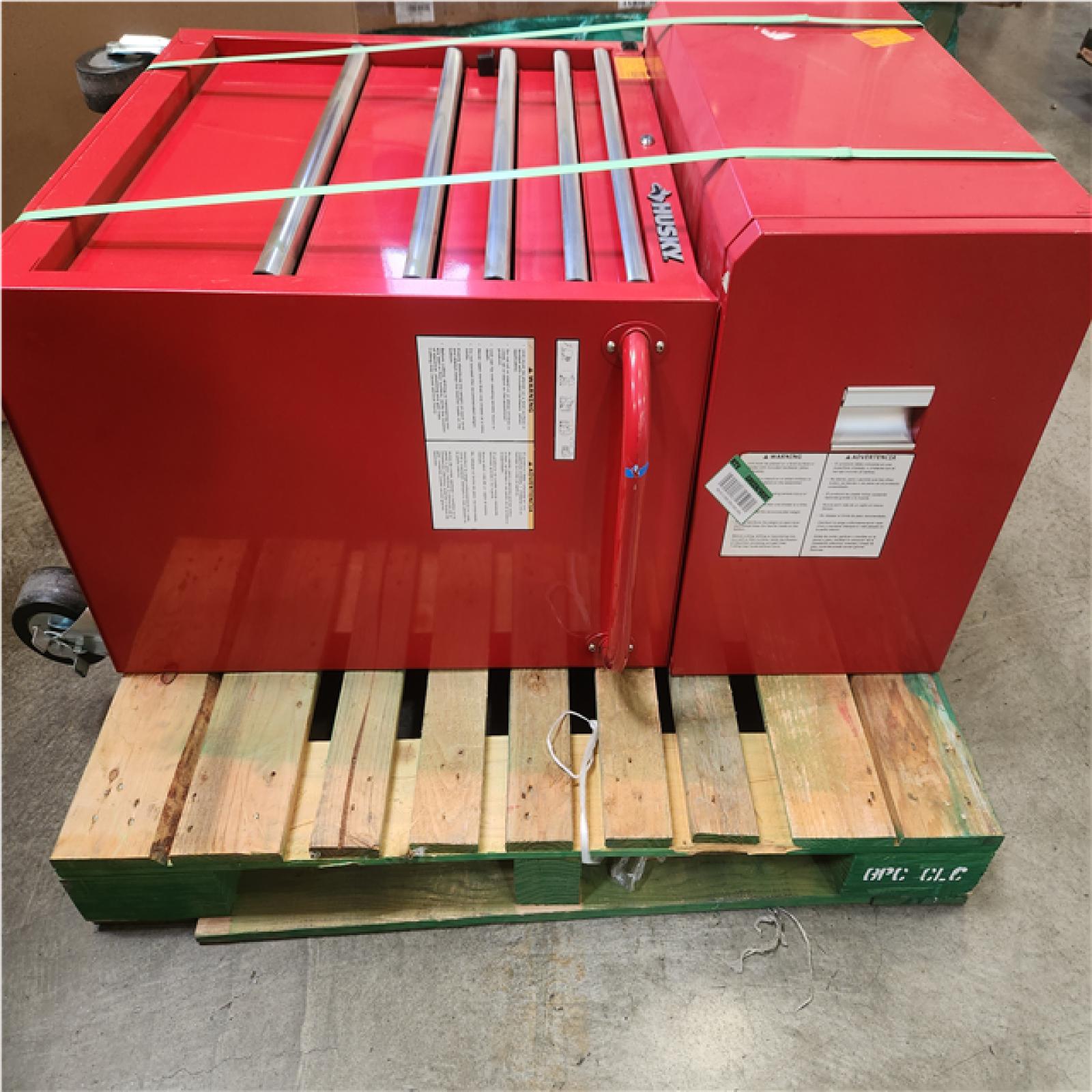 Phoenix LIKE NEW Husky Tool Storage 27 in. W x 18 in. D Standard Duty Red Rolling Tool Chest Combo