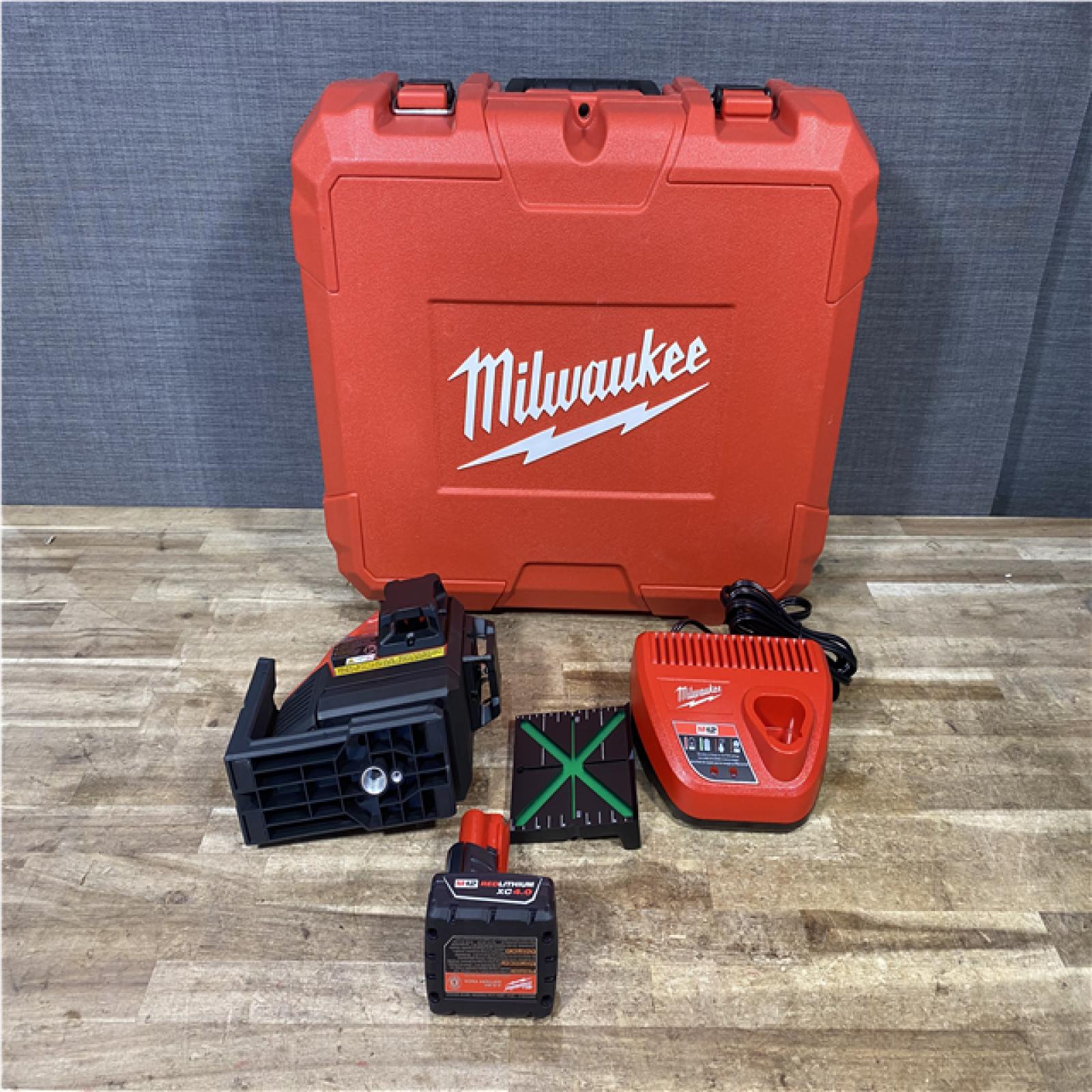 Houston Location AS-IS Milwaukee 12-Volt Lithium-Ion Cordless Green 250 ft. 3-Plane Laser Level Kit