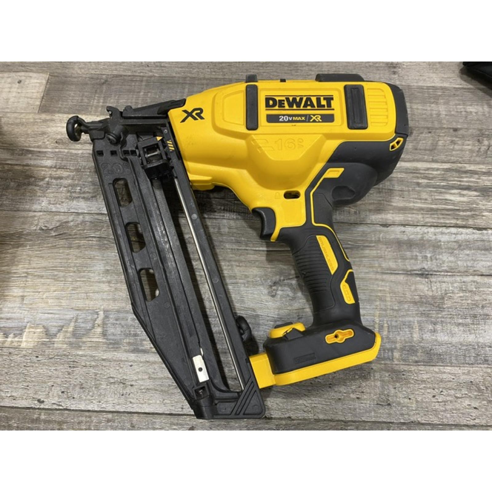AS-IS DEWALT 20V MAX XR 16-Gauge Electric Cordless Angled Finishing Nailer Kit